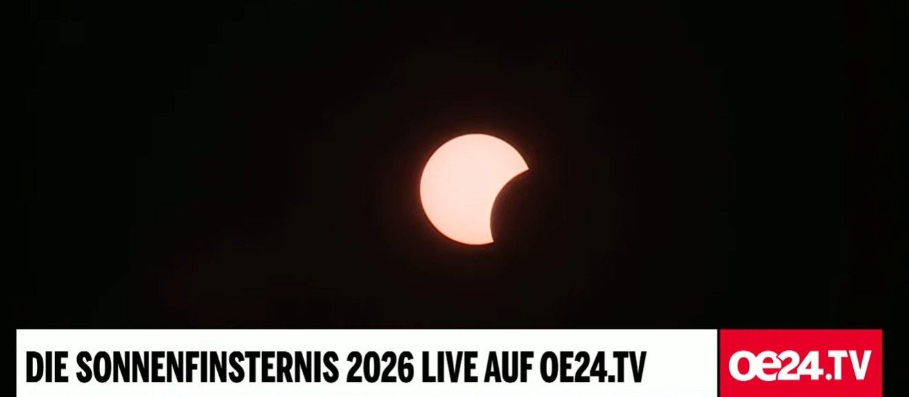 Die partielle Sonnenfinsternis vom Donauturm aus gesehen.