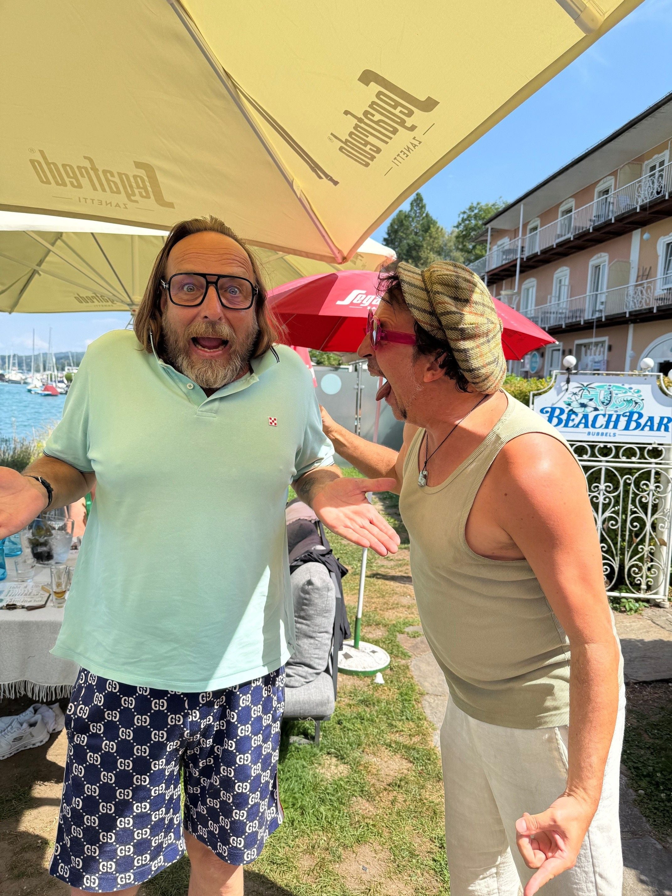 oe24-Reporter René Wastler mit "Rolfs Vater"