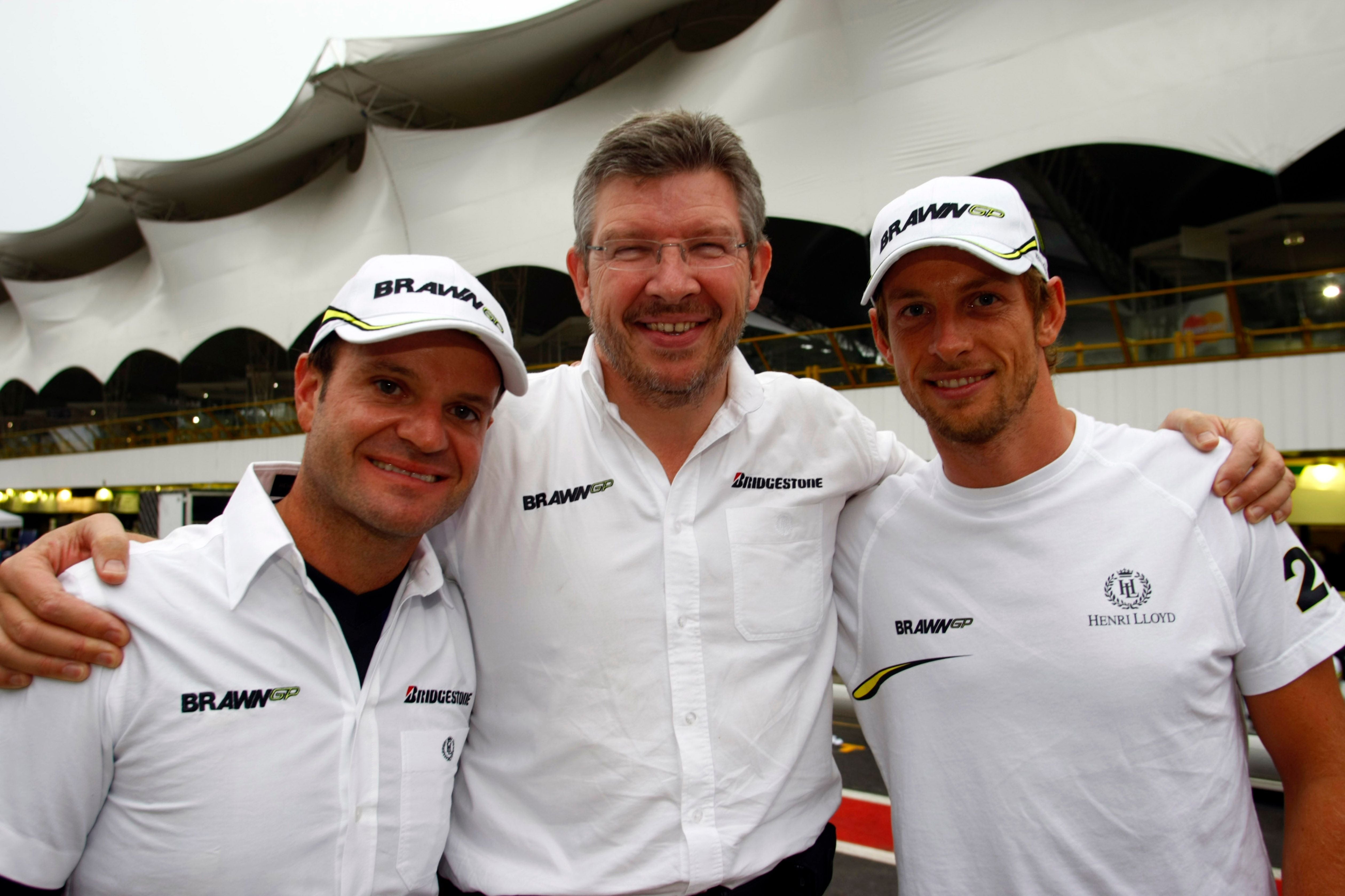 Brazilian Grand Prix - Sunday Interlagos, Sao Paulo, Brazil. 18th October 2009.Rubens Barrichello, Brawn GP BGP001 Mercedes, 8th position, Ross Brawn, Team Principal, Brawn GP, and Jenson Button, Brawn GP BGP001 Mercedes, 5th position, celebrate success. Portrait. (Photo by Charles Coates/LAT Images)