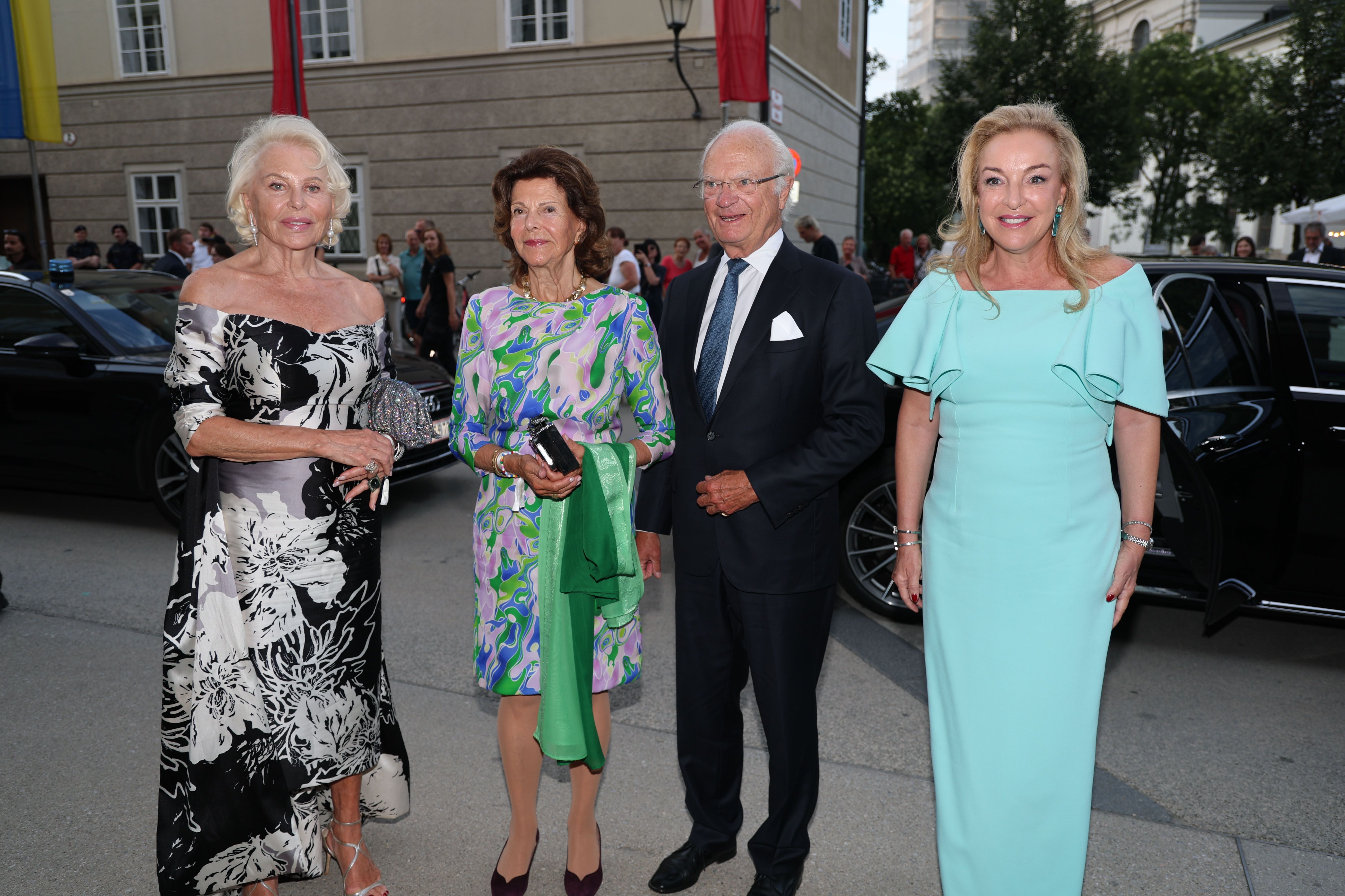 Salzburger Festspiele 2026 Auffahrt zur Oper "Ariadne auf Naxos" im Haus für Mozart Amadeus Weekend v.l. Eva O´Neill, Königin Silvia von Schweden und König Carl Gustaf von Schweden, Festspielpräsidenti Kristina Hammer