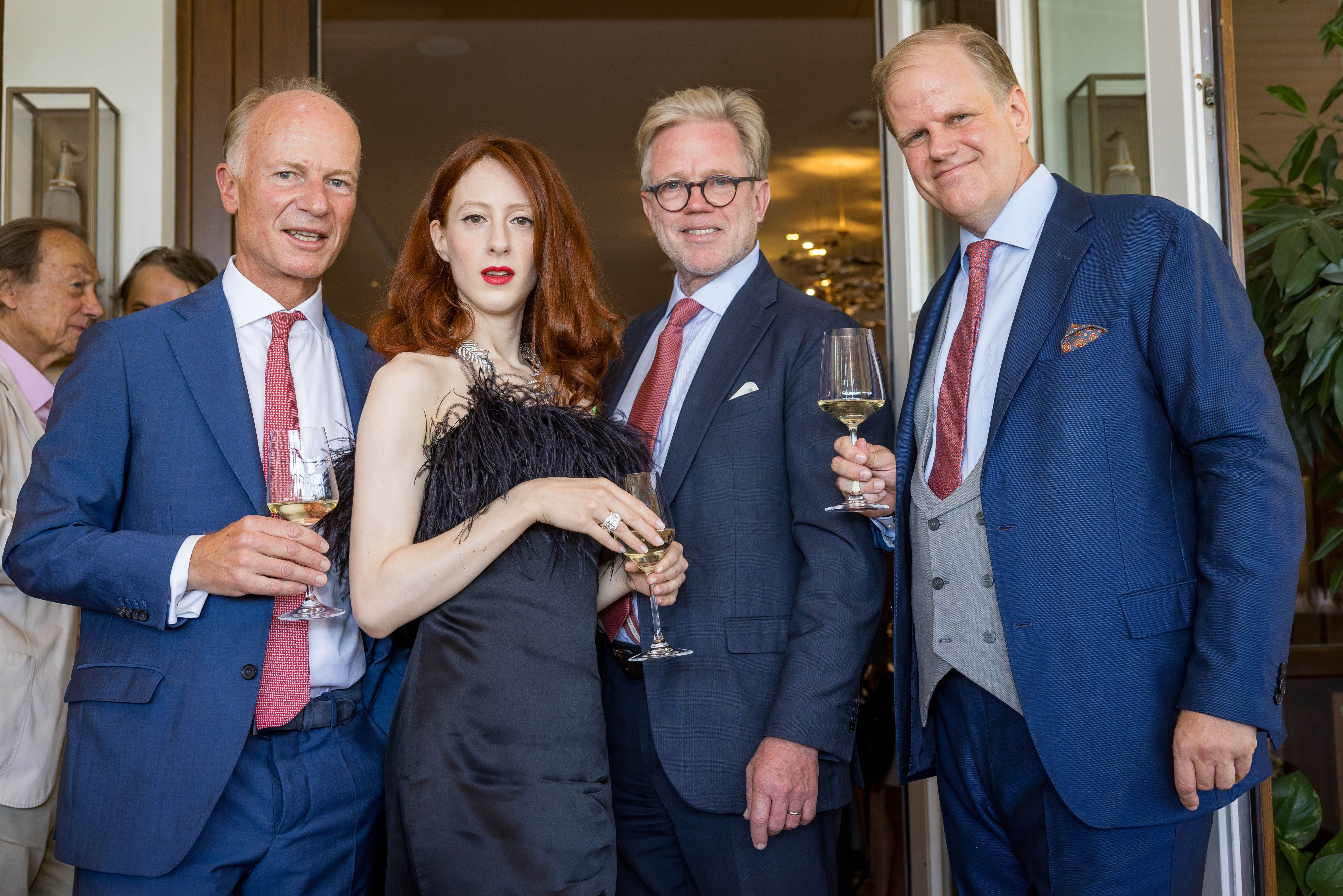 v.l.n.r: Wolfgang Köchert, Roxane Duran mit dem Festspielring, Christoph Köchert &amp; Florian Köchert
