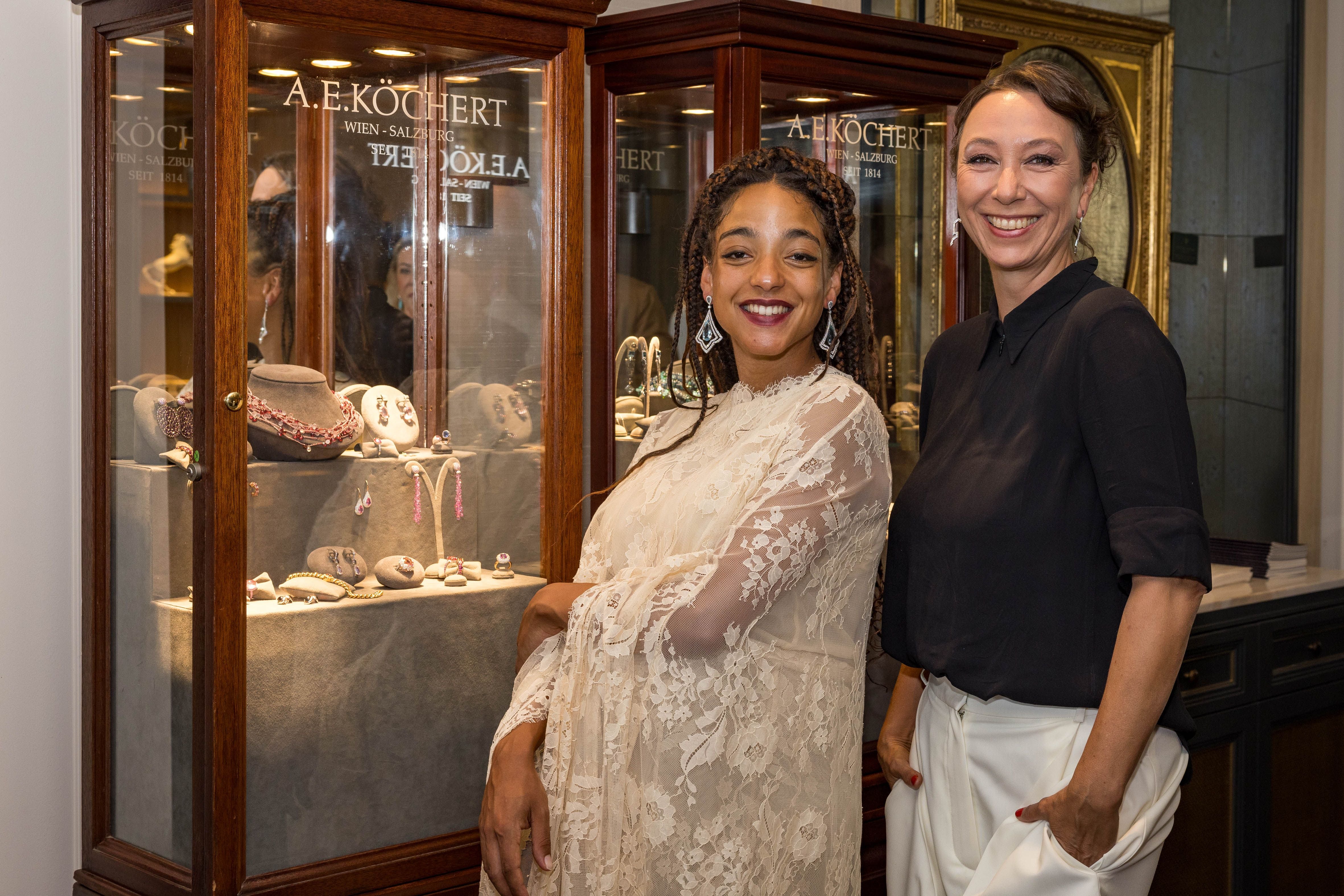 Safira Robens &amp; Ursula Strauss