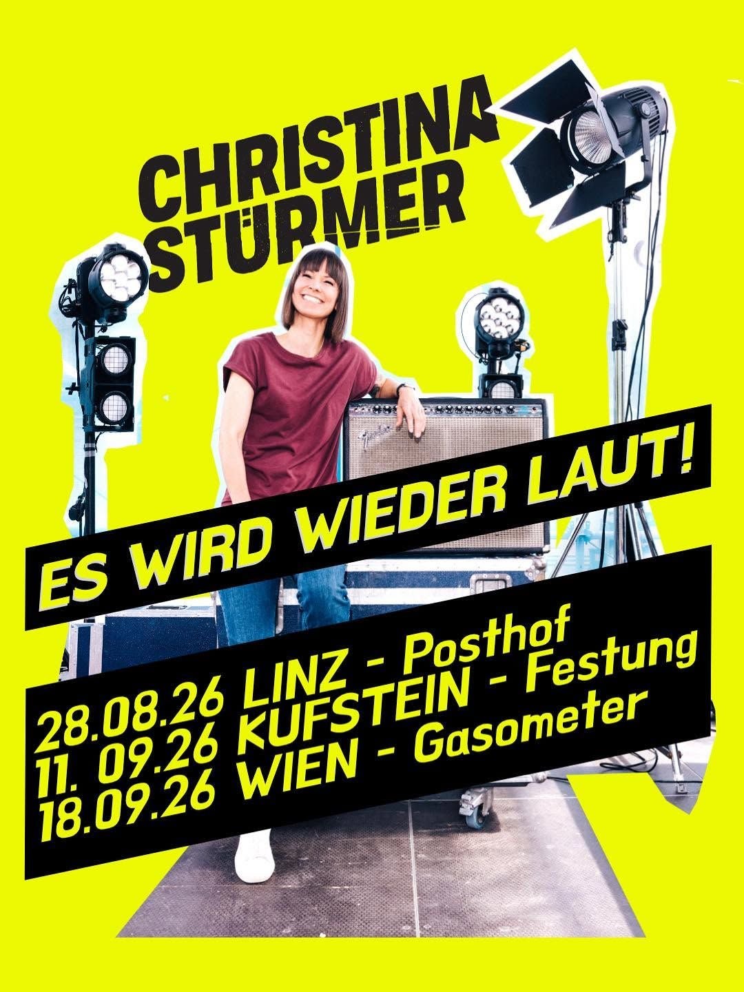 Plakat mit Christina Stürmer, Tourdaten und dem Slogan "Es wird wieder laut!" auf gelbem Hintergrund.