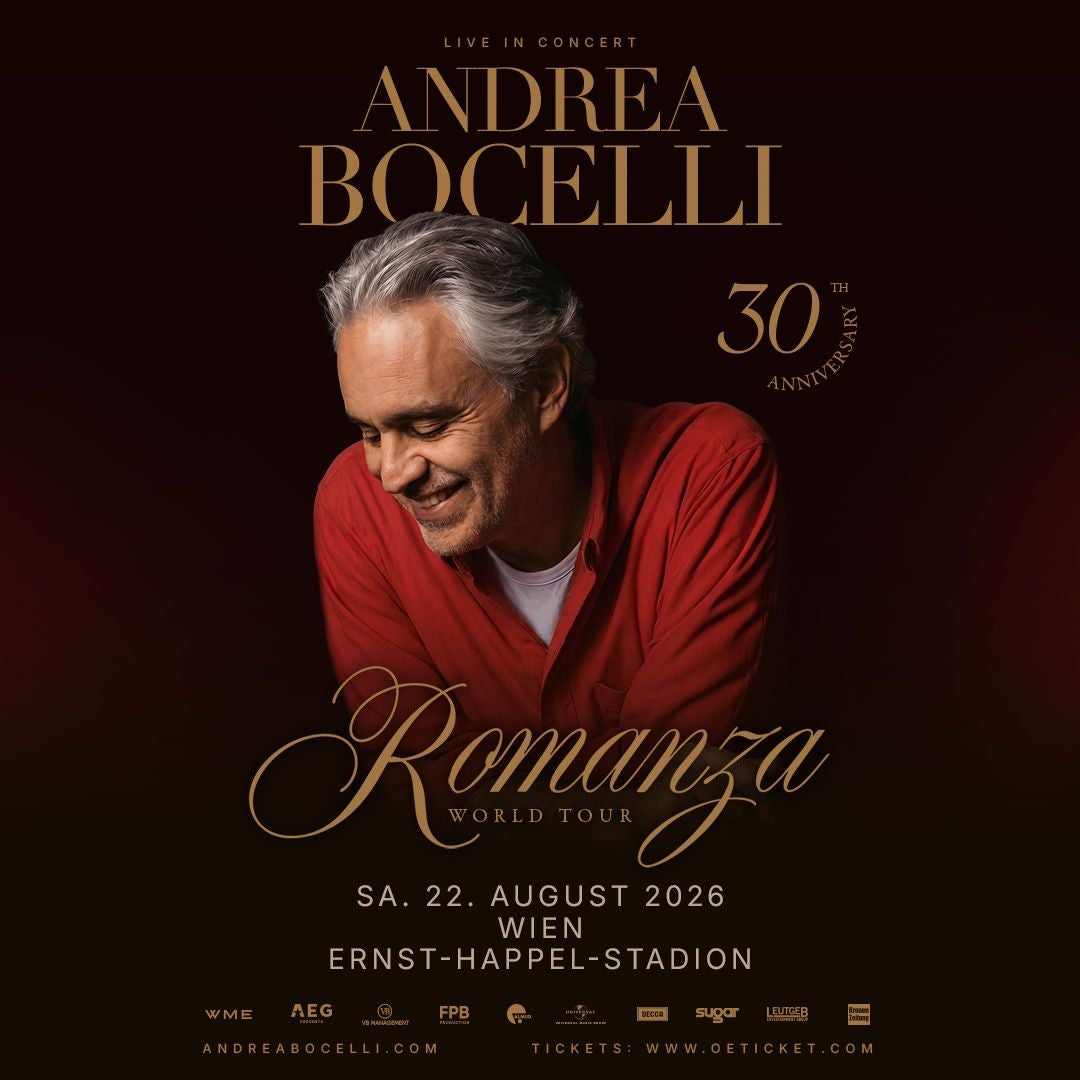 Andrea Bocelli lächelt in einem roten Hemd, Konzertankündigung für Wien am 22. August 2026.