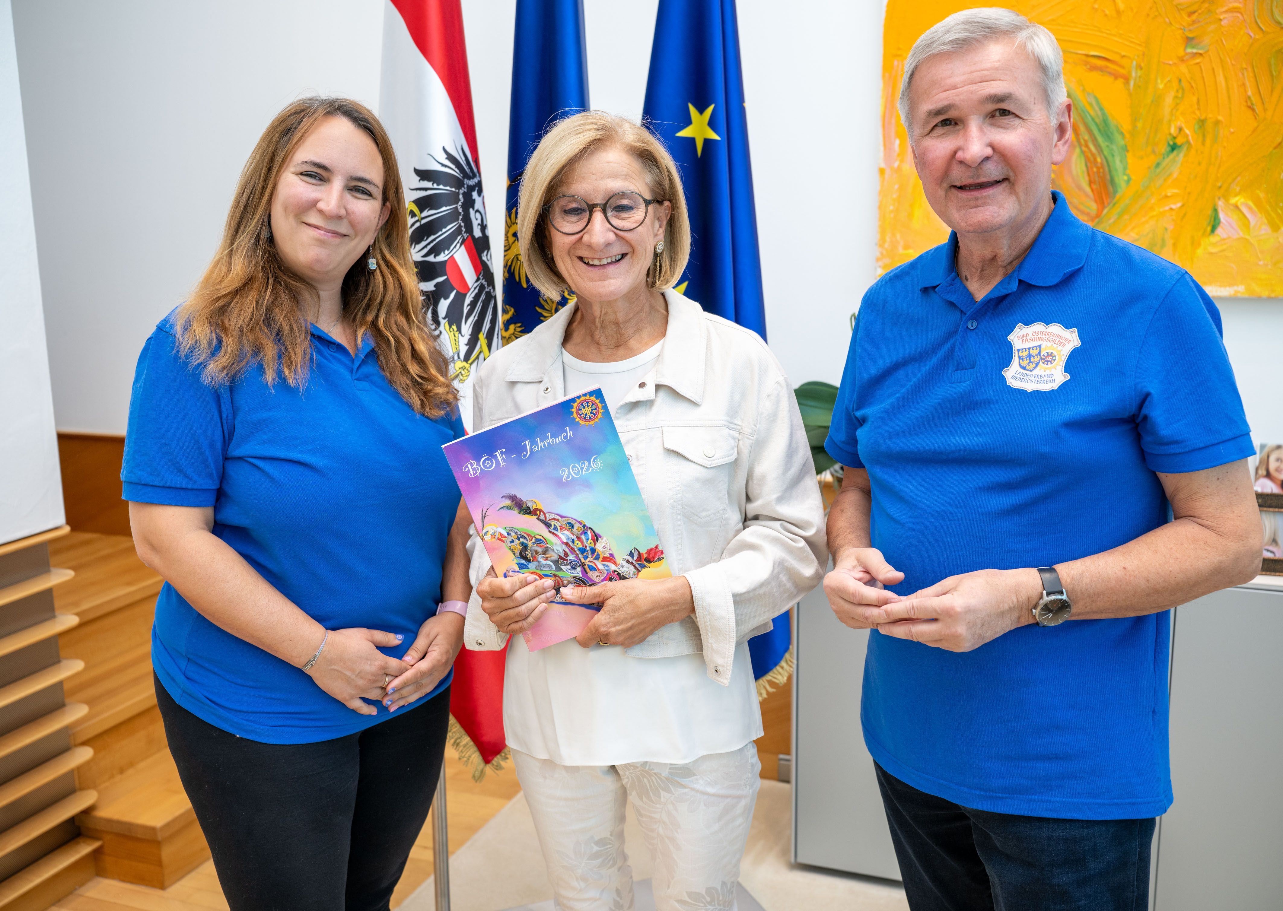 LH Mikl-Leitner mit (li.) der neuen NÖ Landespräsidentin des BÖF, Holakovsky, und dem Stellvertreter Gerhard "Alfi" Noe.