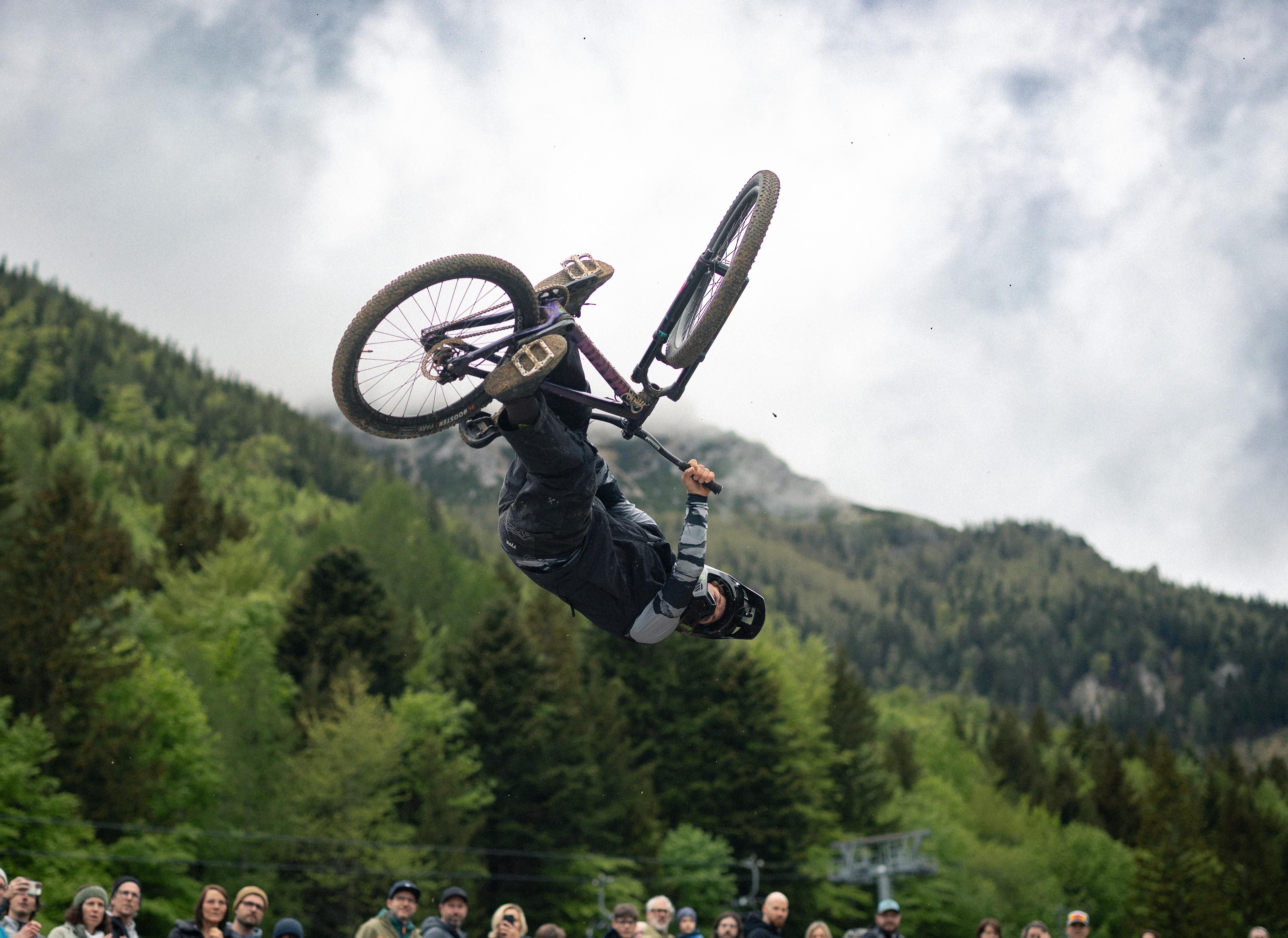 : Spektakuläre Jumps warten bei der Freeride Session mit Clemens Kaudela, Daniel Ruso und Dorian Macher.