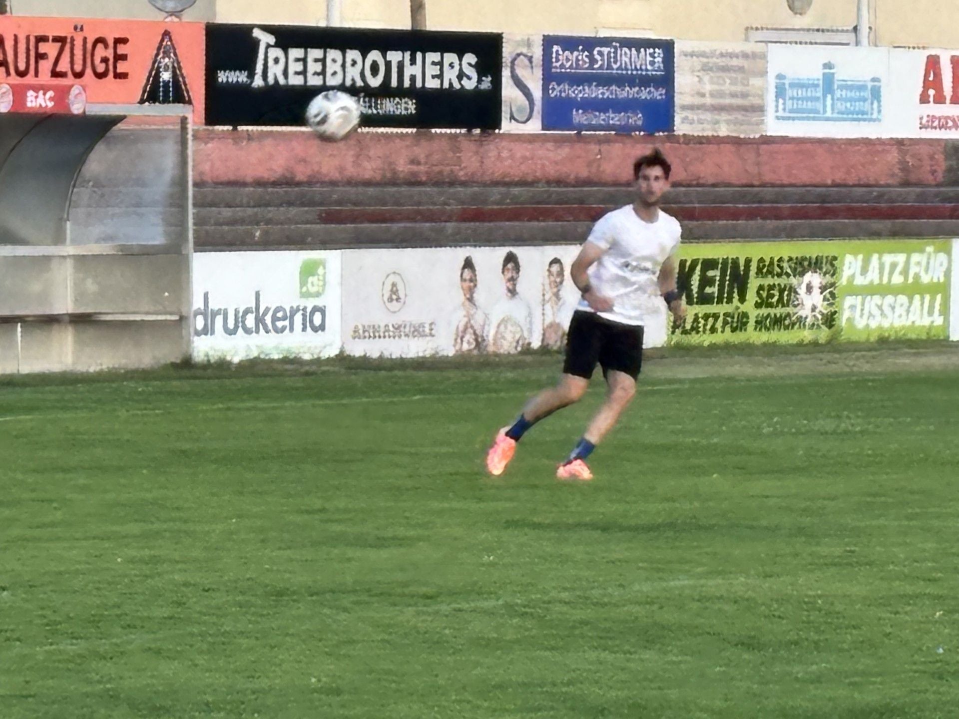Dominic Thiem beim Fußballtraining.