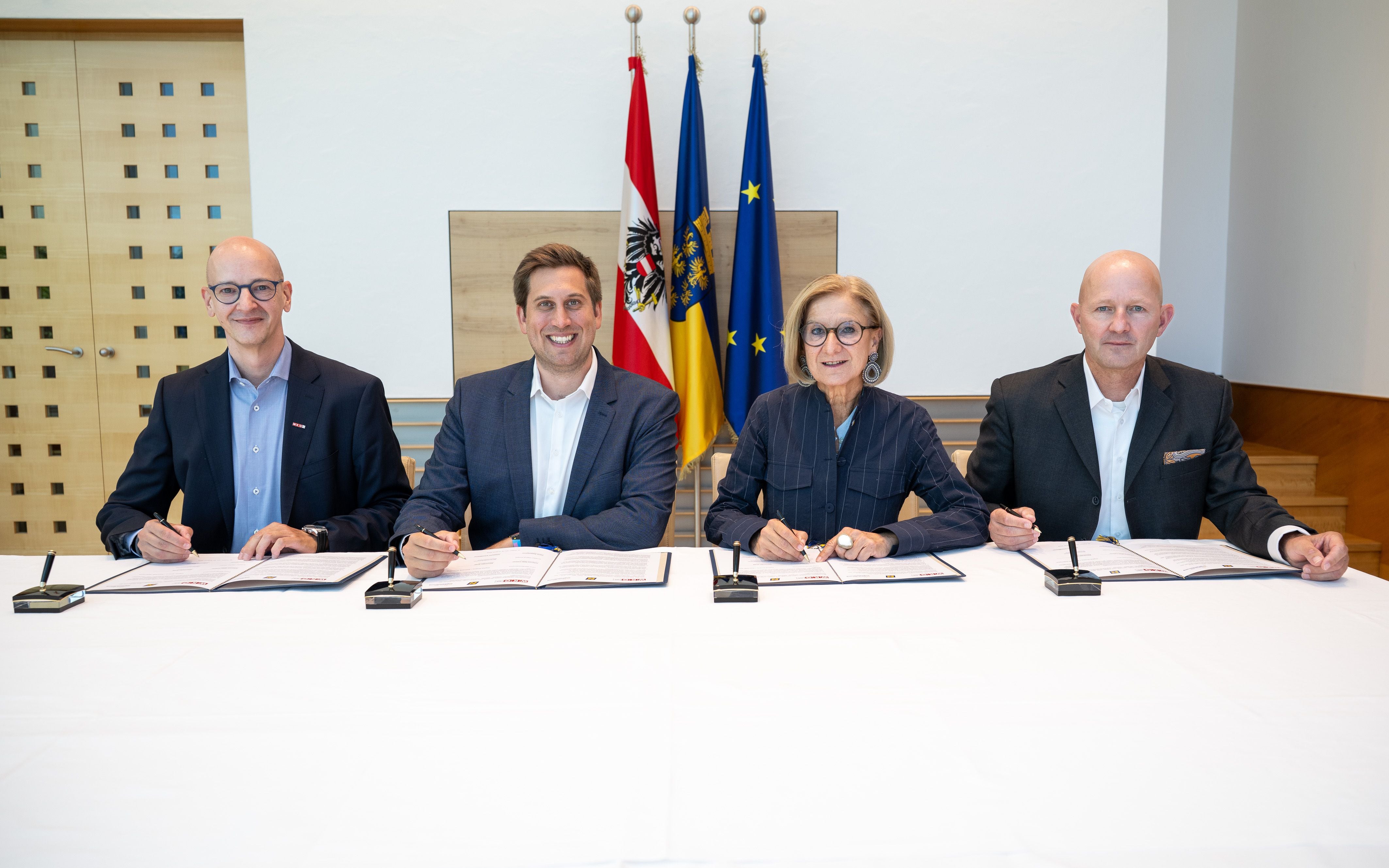 WKNÖ-Direktor Johannes Schedlbauer, Digitalisierungsstaatssekretär Alexander Pröll, Landeshauptfrau Johanna Mikl-Leitner, Haus der Digitalisierung Geschäftsführer Claus Zeppelzauer