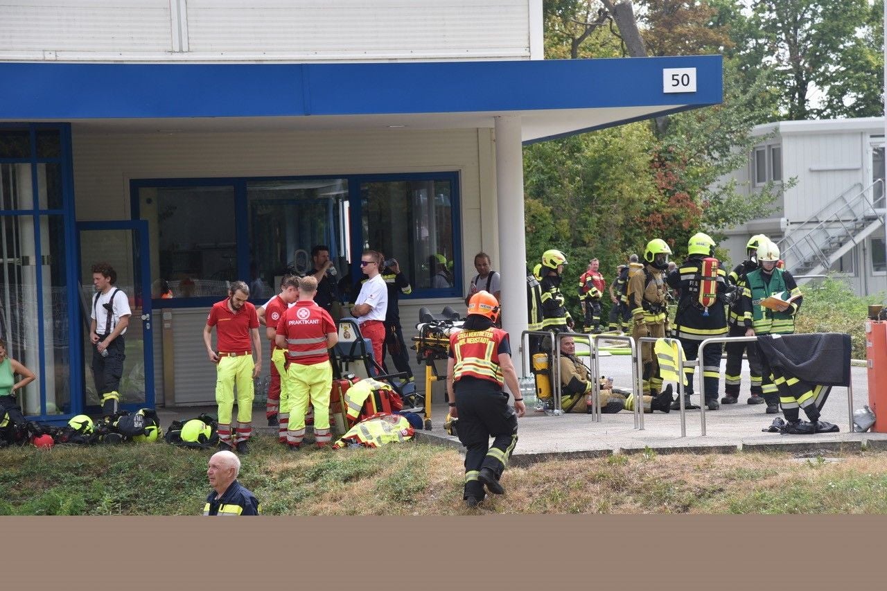 Einsatzkräfte kämpften bis zur völligen Erschöpfung.