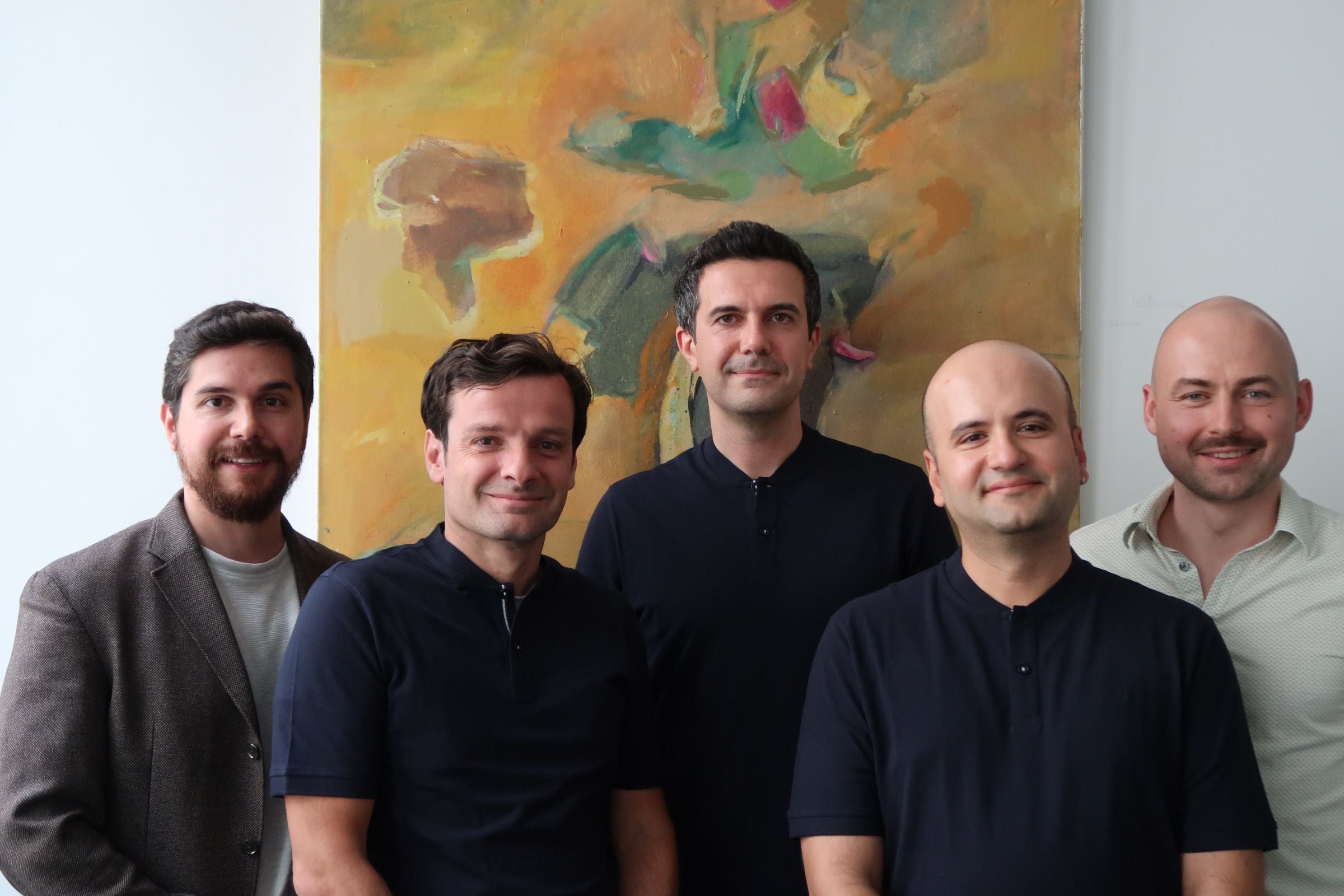 : Von links Investor Kambis Kohansal Vajargah, Endri Deliu, Morteza Amini und Altan Nar (alle Deepentix) sowie Peter Buchinger (tecnet equity)