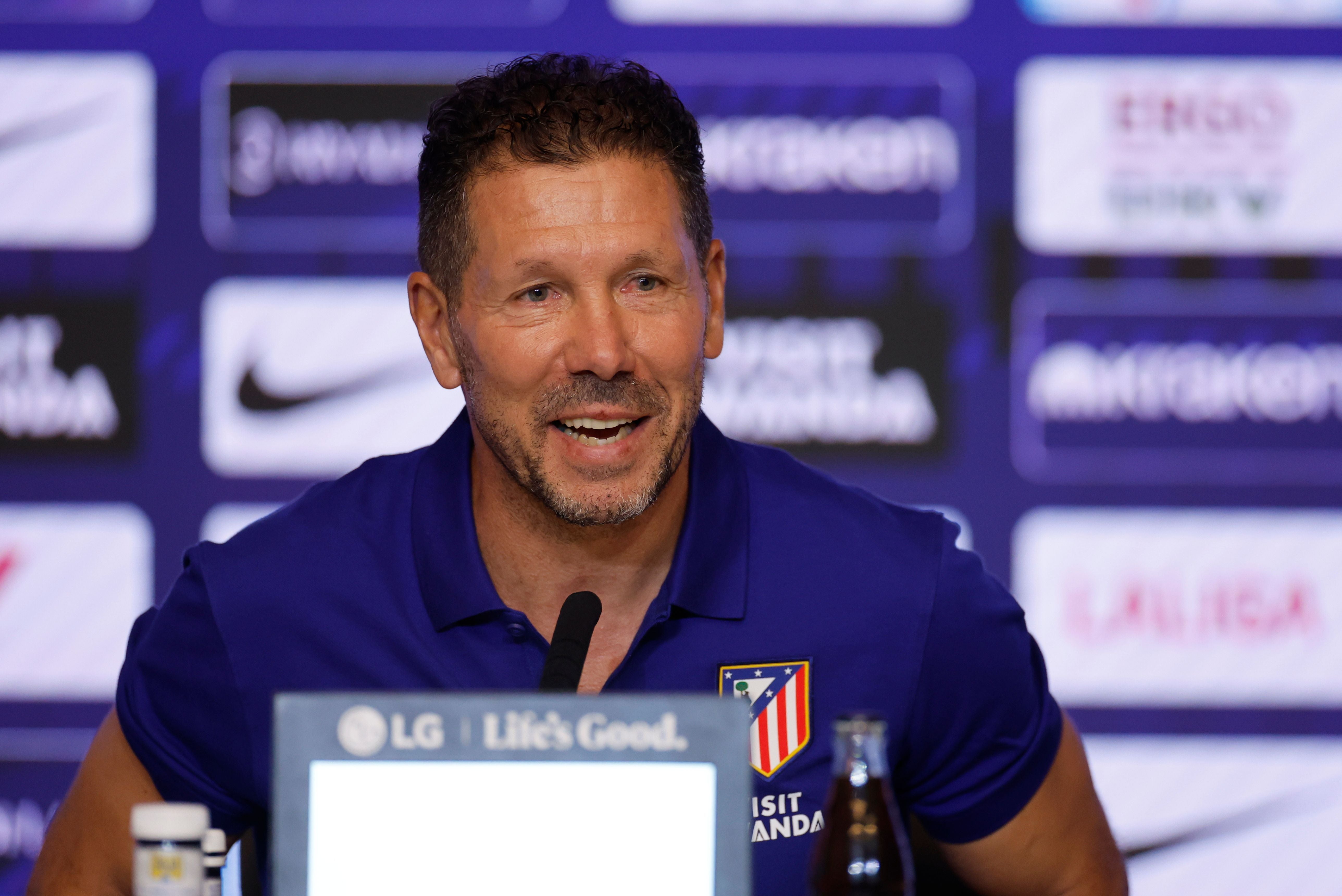 Atletico Madrids Trainer spricht auf einer Pressekonferenz im Metropolitano-Stadion.