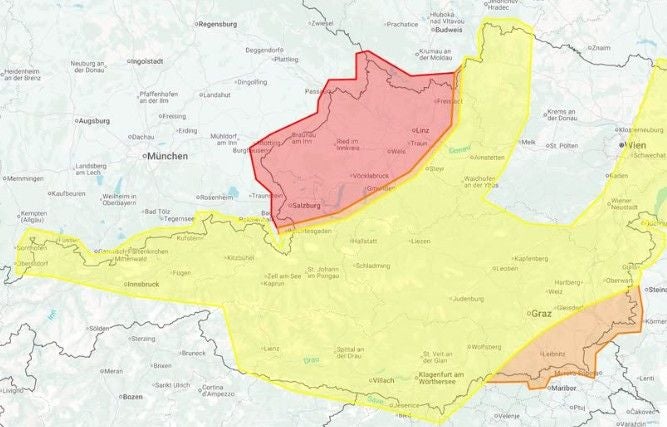 Wetterkarte von Österreich mit farbiger Markierung verschiedener Wetterwarnzonen.