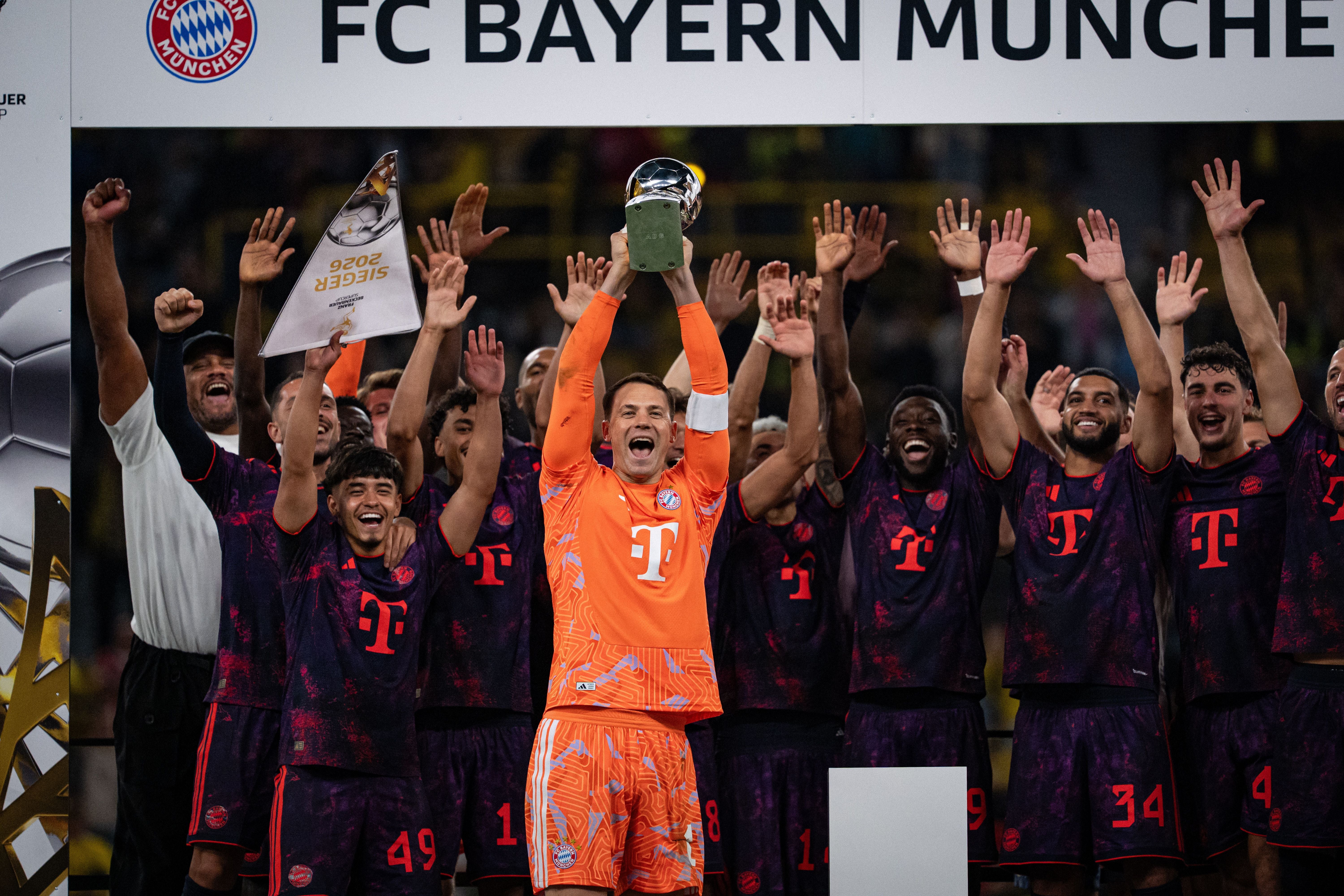 Kapitän Neuer greift zu: Bayern stemmt den ersten Titel der Saison.