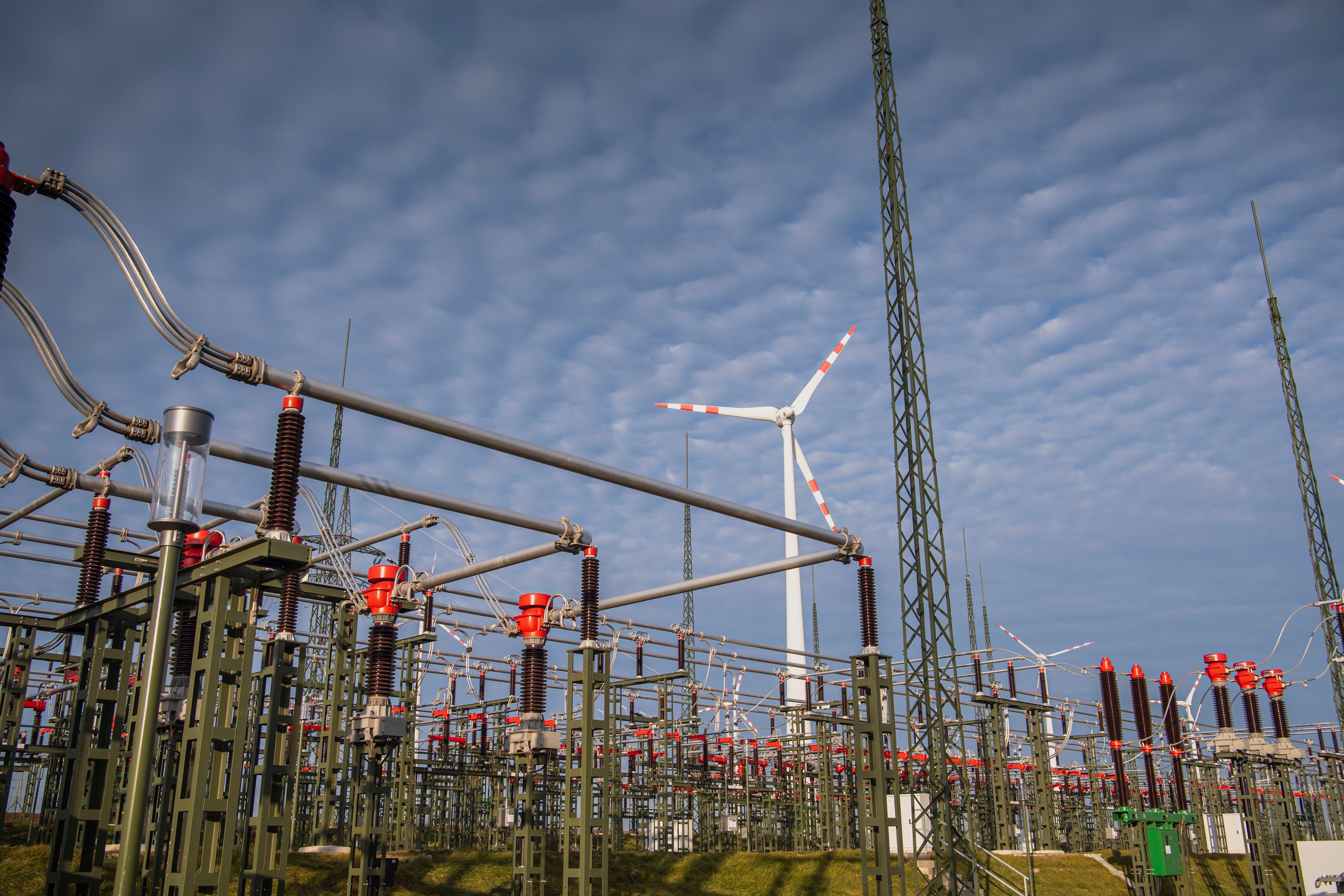 EVN investiert in die Zukunft: Ausbau erneuerbarer Energien, moderne Stromnetze und sichere Trinkwasserversorgung.