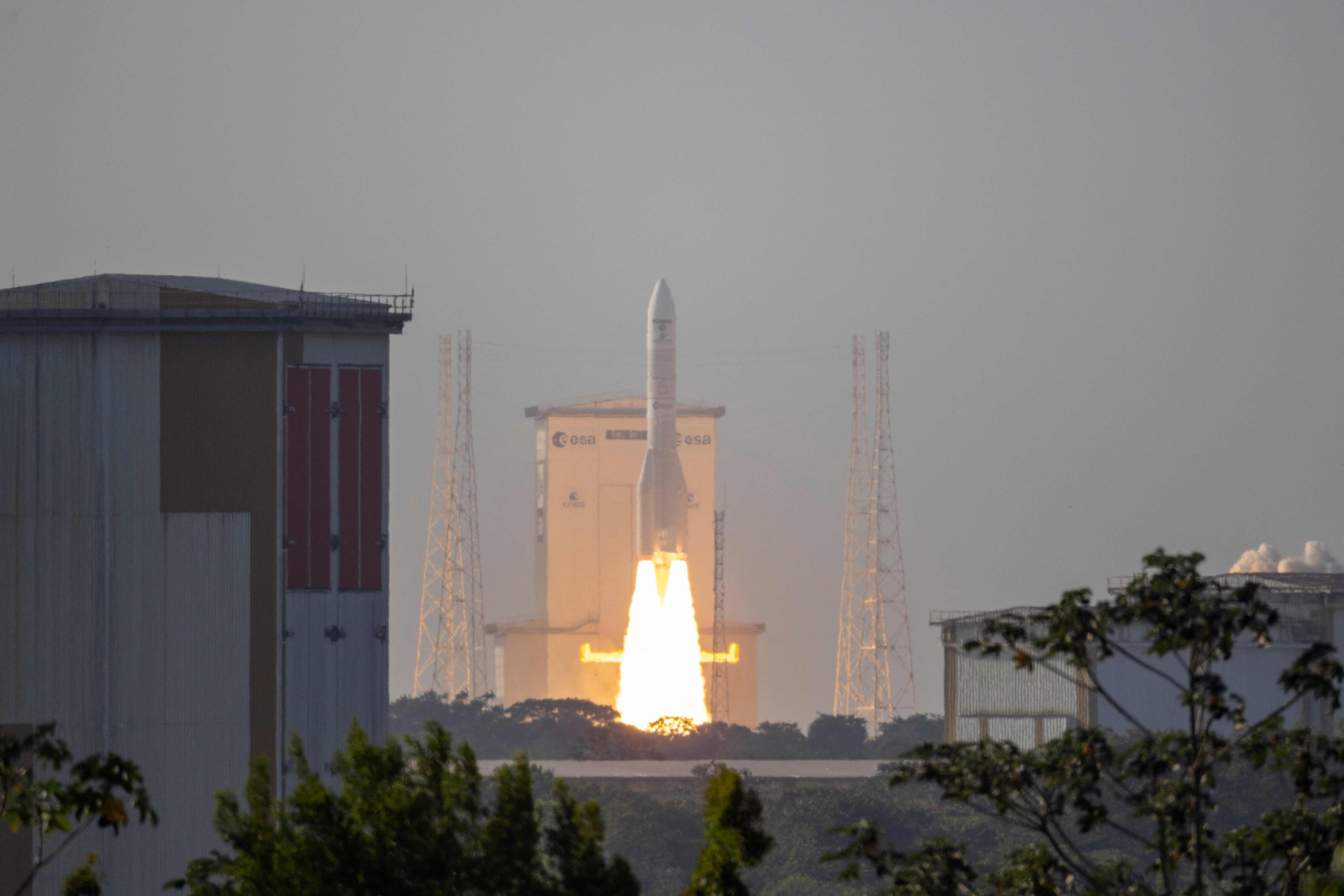 Ariane-6-Rakete startet mit Wetter-Satellit MTG-I2 vom Weltraumzentrum in Kourou, Französisch-Guayana.