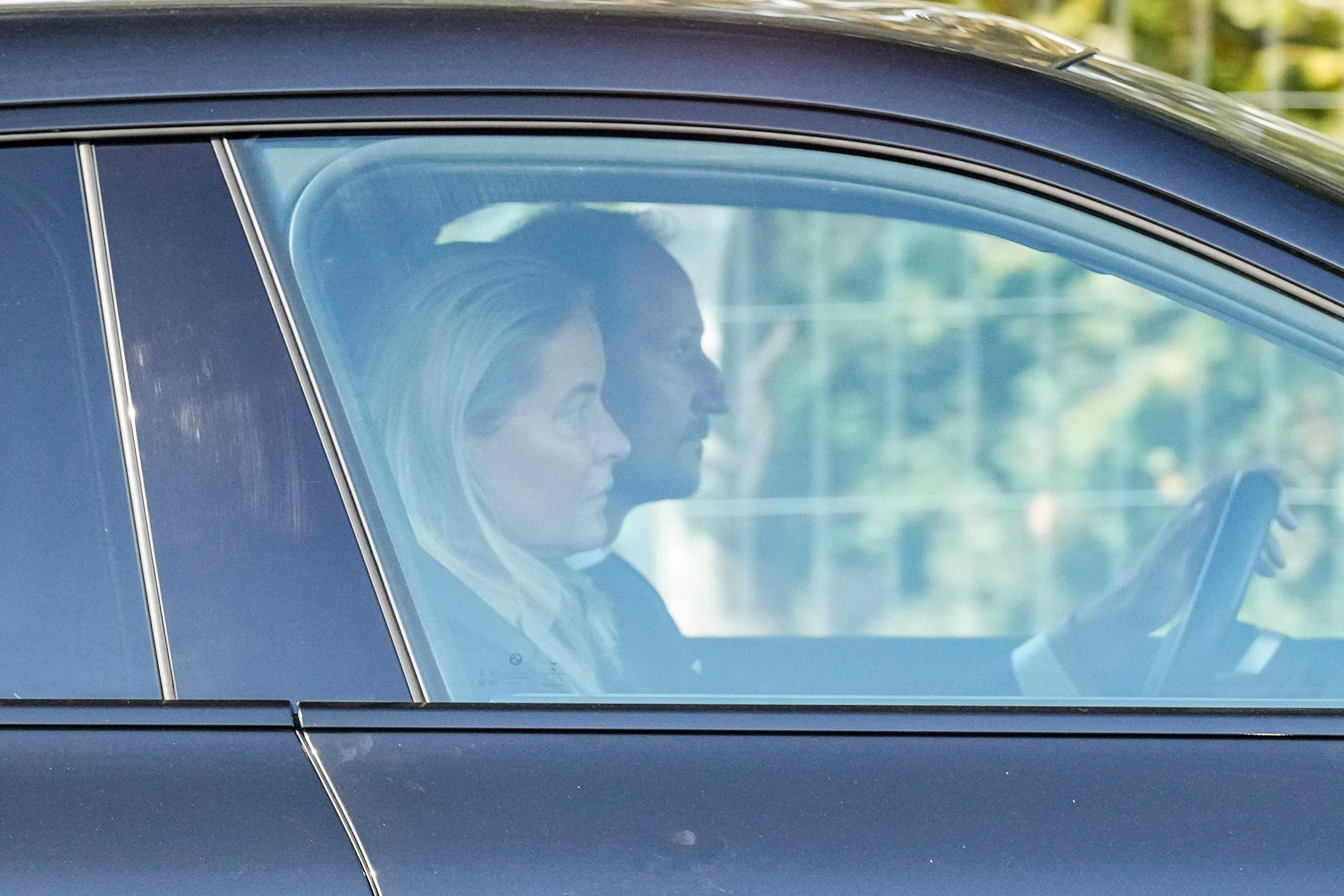 Mette-Marit und Haakon am Weg ins Spital