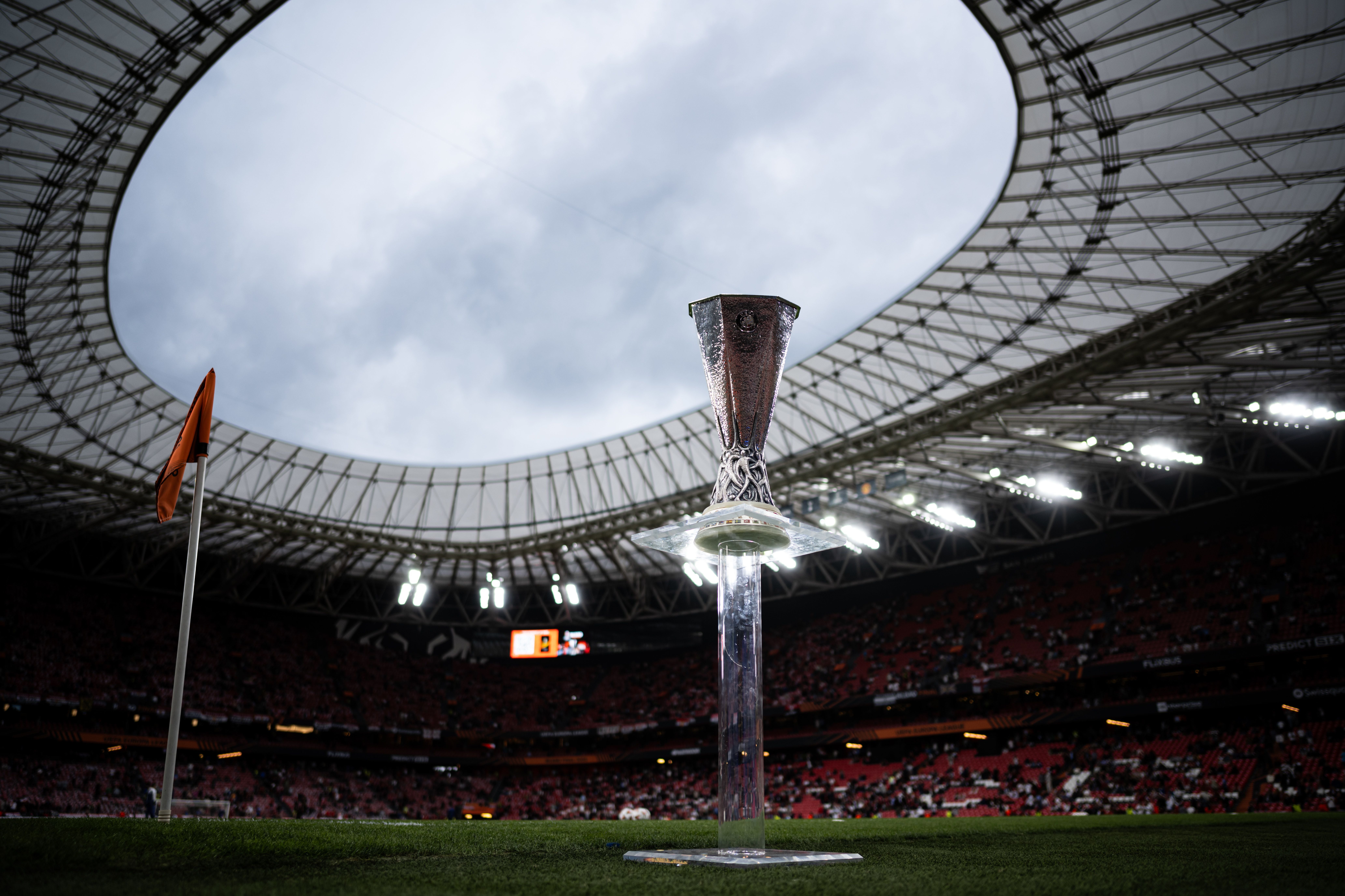 Europa-League-Trophäe