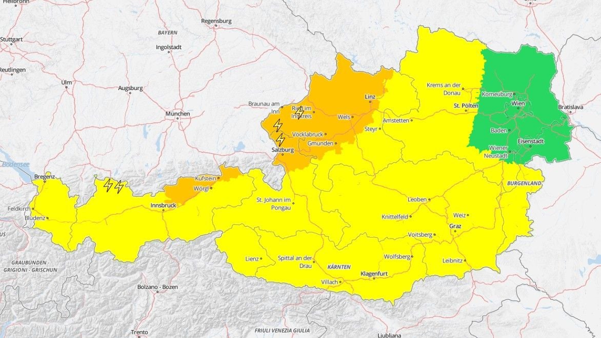 Gewitter-Warnkarte für Österreich mit gelb, orange und grün markierten Regionen.