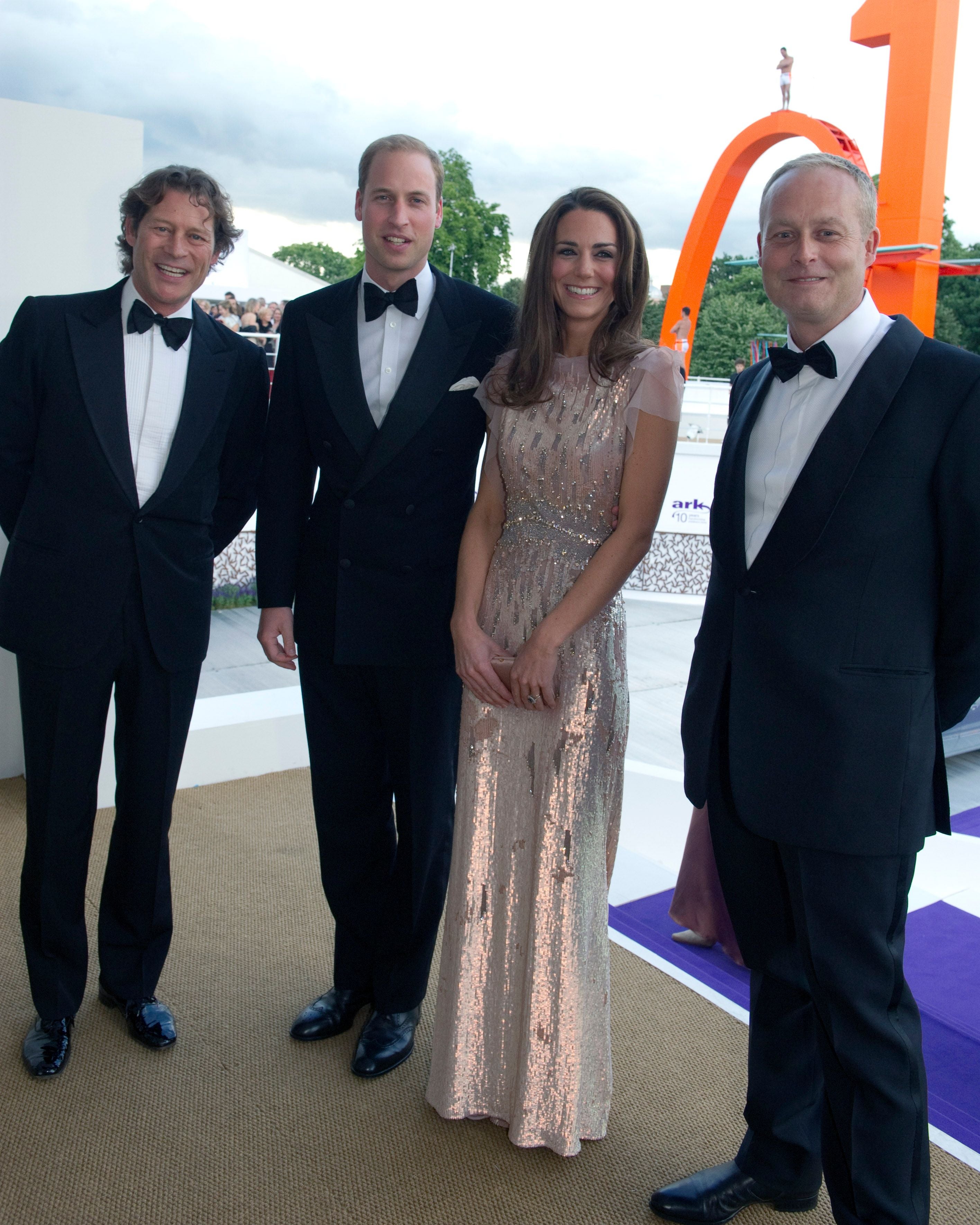 (v.l.n.r.) Arpad Busson, Prinz William, Herzog von Cambridge, Catherine, Herzogin von Cambridge, und Ian Wace am 9. Juni 2011 beim 10. jährlichen ARK-Galadinner im Kensington Palast in London.