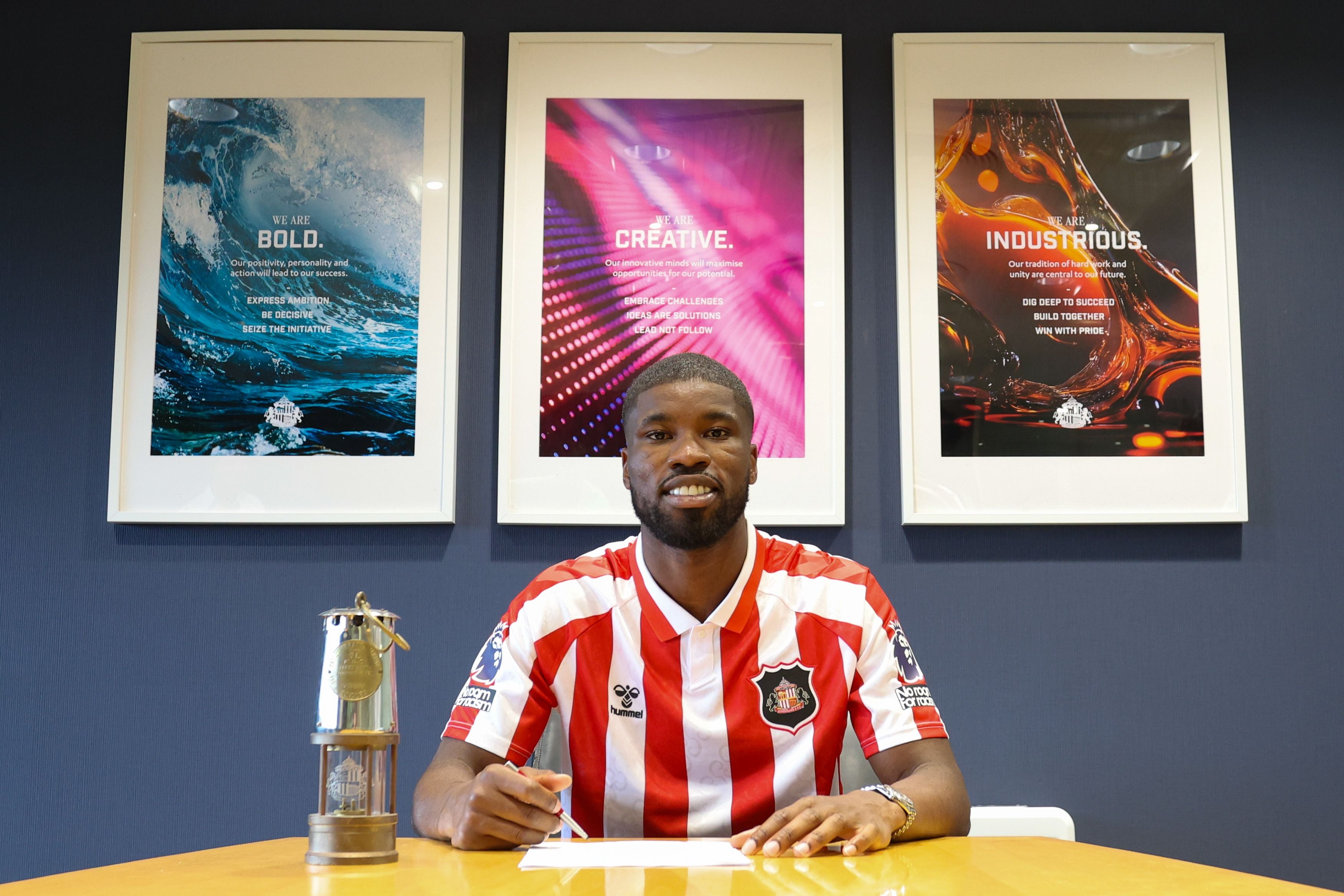Kevin Danso unterschreibt bei Sunderland