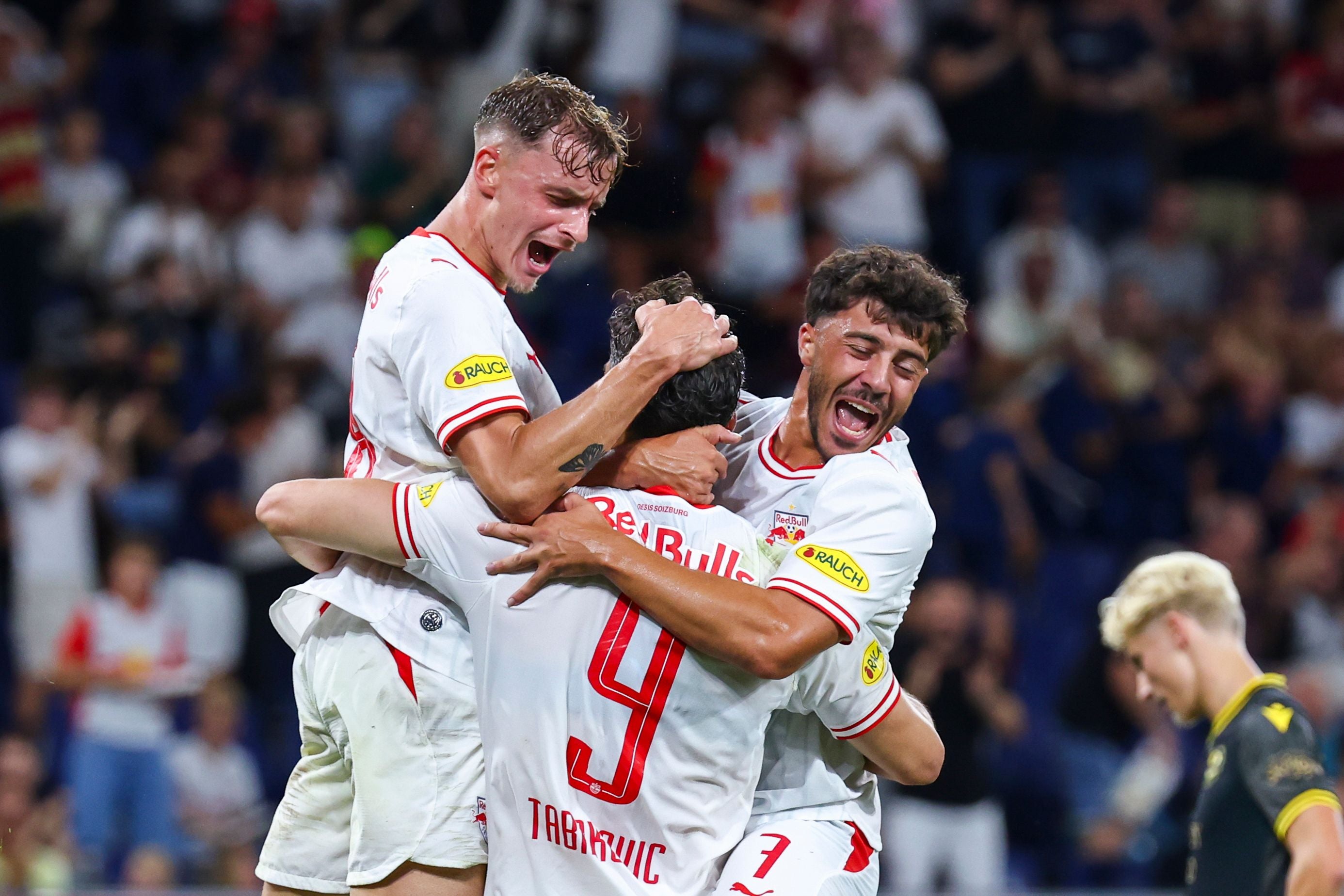 Bullen feiern Doppelpacker Haris Tabakovic.