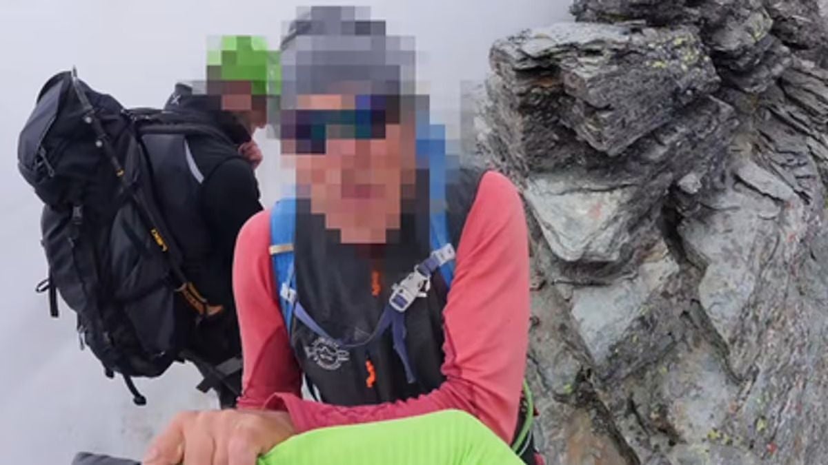 Zwei Bergsteiger mit verpixelten Gesichtern klettern am Fels des Großglockners.