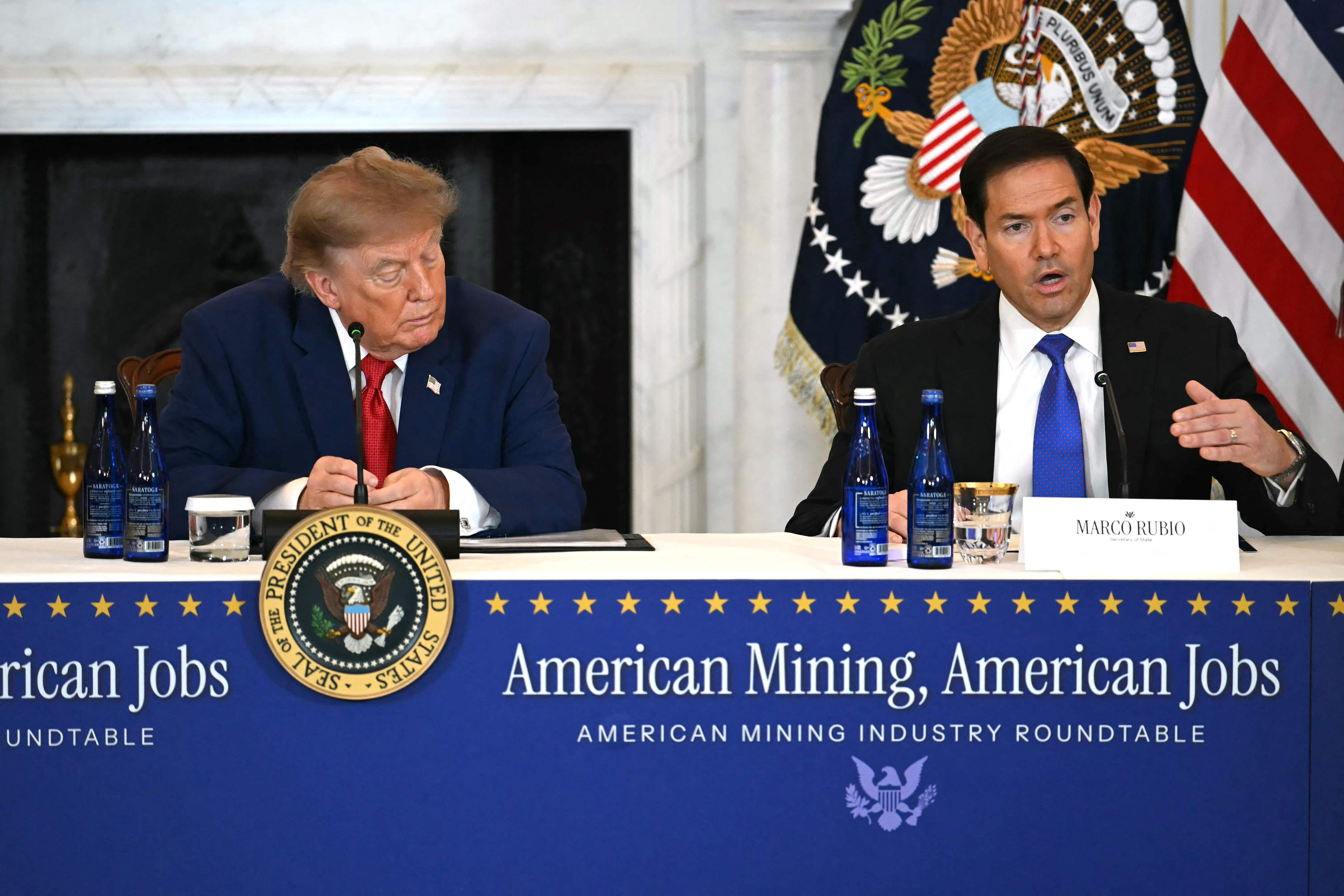 Donald Trump und Marco Rubio sprechen bei einer Podiumsdiskussion zur US-Bergbauindustrie.