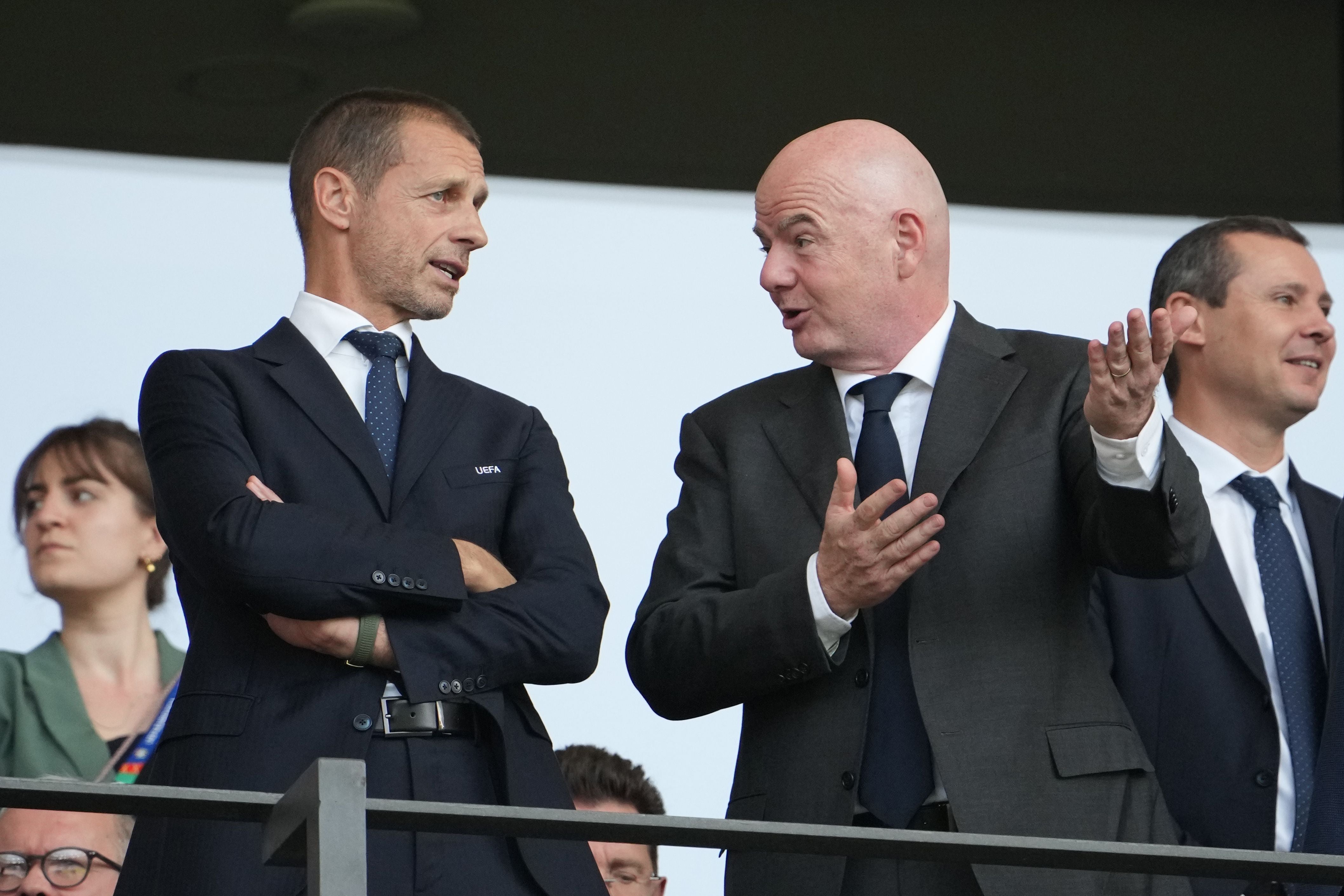 UEFA-Präsident Ceferin (li.) und FIFA-Präsident Infantino (re.)
