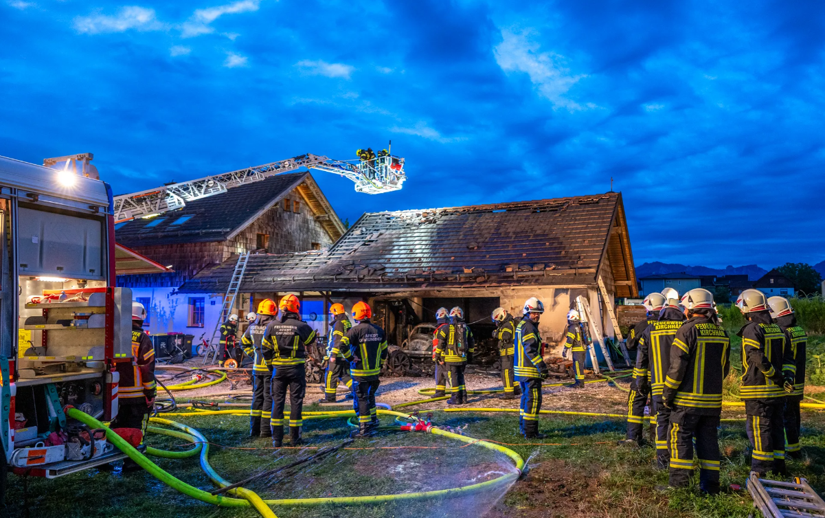 Auf diesem Hof in KIrchham waren insgesamt 9 Wehren im Einsatz.