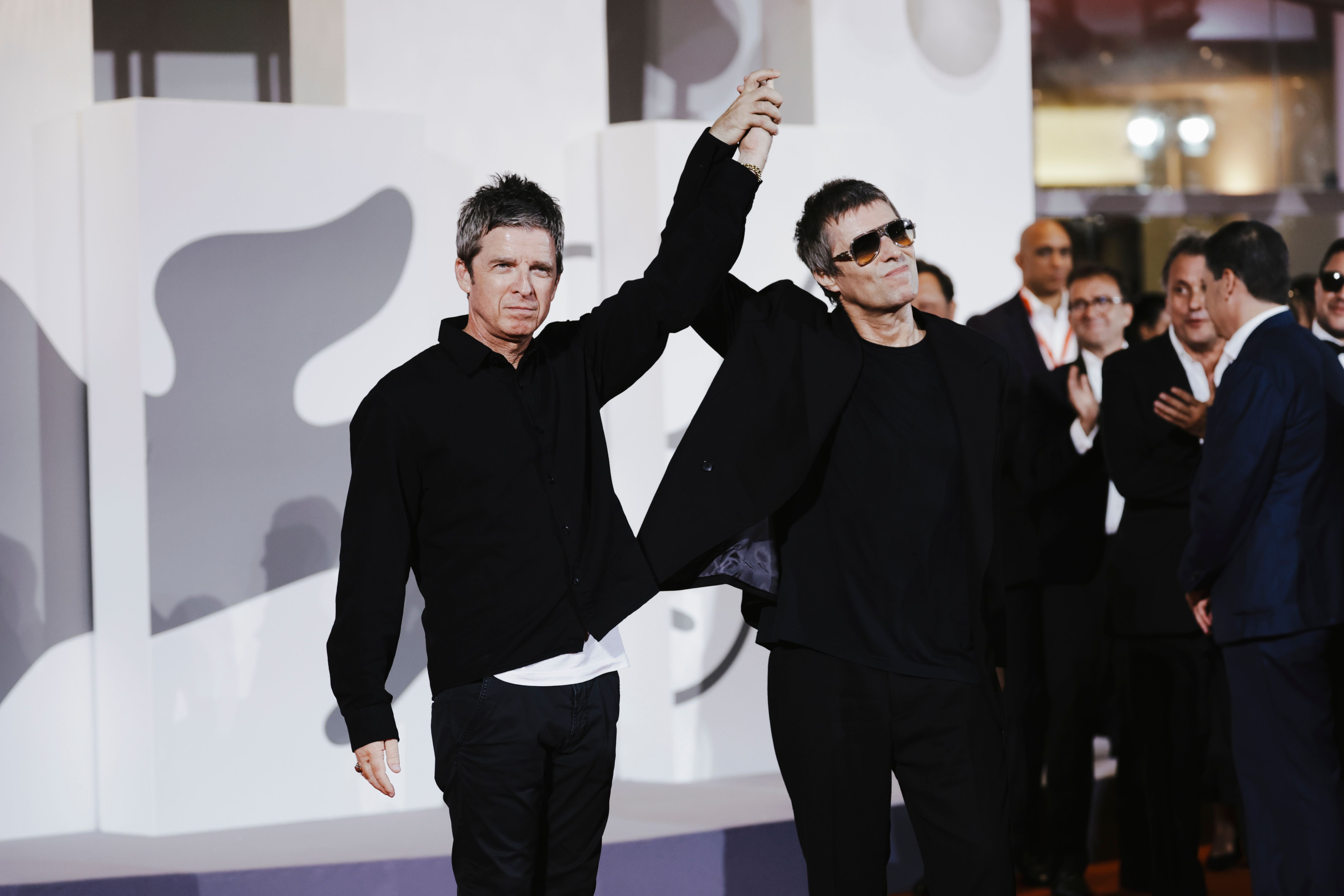 Noel Gallagher und Liam Gallagher besuchen die Vorführung von "Oasis: Don't Look Back in Anger" bei den 83. Internationalen Filmfestspielen von Venedig.