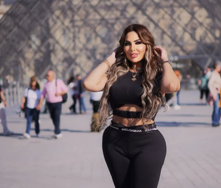 Sarah Khalifa hat als Influencerin Millionen an Followern.