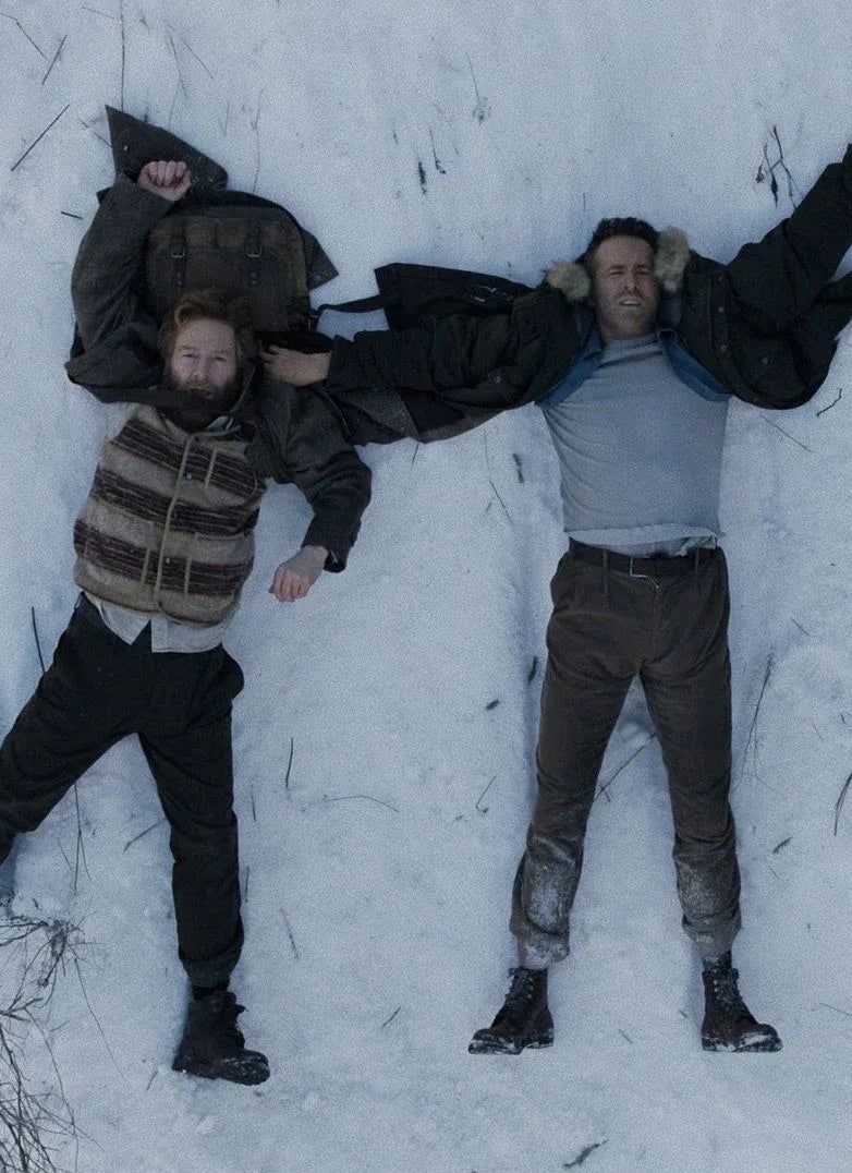 Kenneth Branagh und Ryan Reynolds in "Mayday"