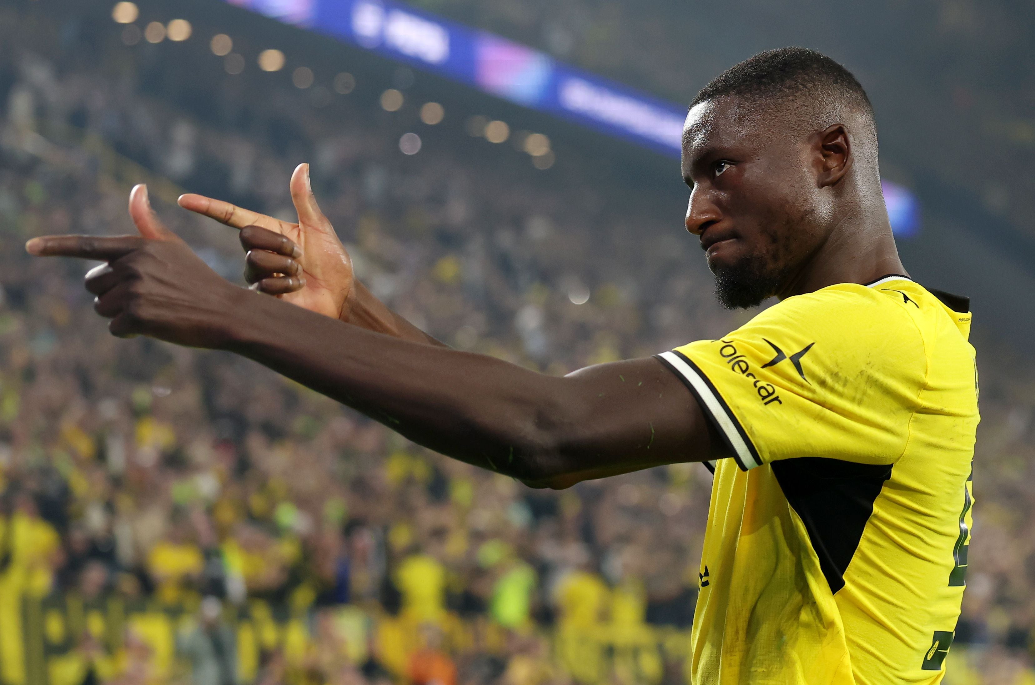 BVB-Stürmer Serhou Guirassy bejubelt im Trikot von Borussia Dortmund seinen Treffer im Champions-League-Spiel gegen den FC Villarreal.