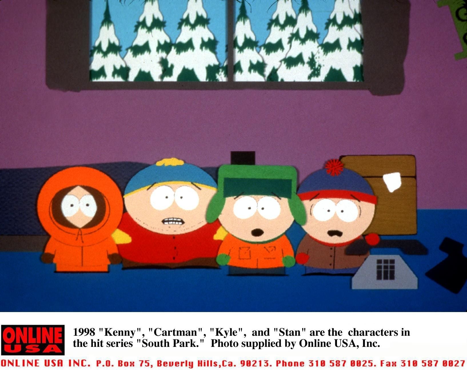 Vier animierte Figuren aus der Serie "South Park" stehen in einem Zimmer mit verschneitem Fenster.