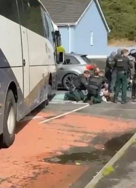 Titel: 30-Jähriger nach Bus-Geiselnahme in Nordirland festgenommen