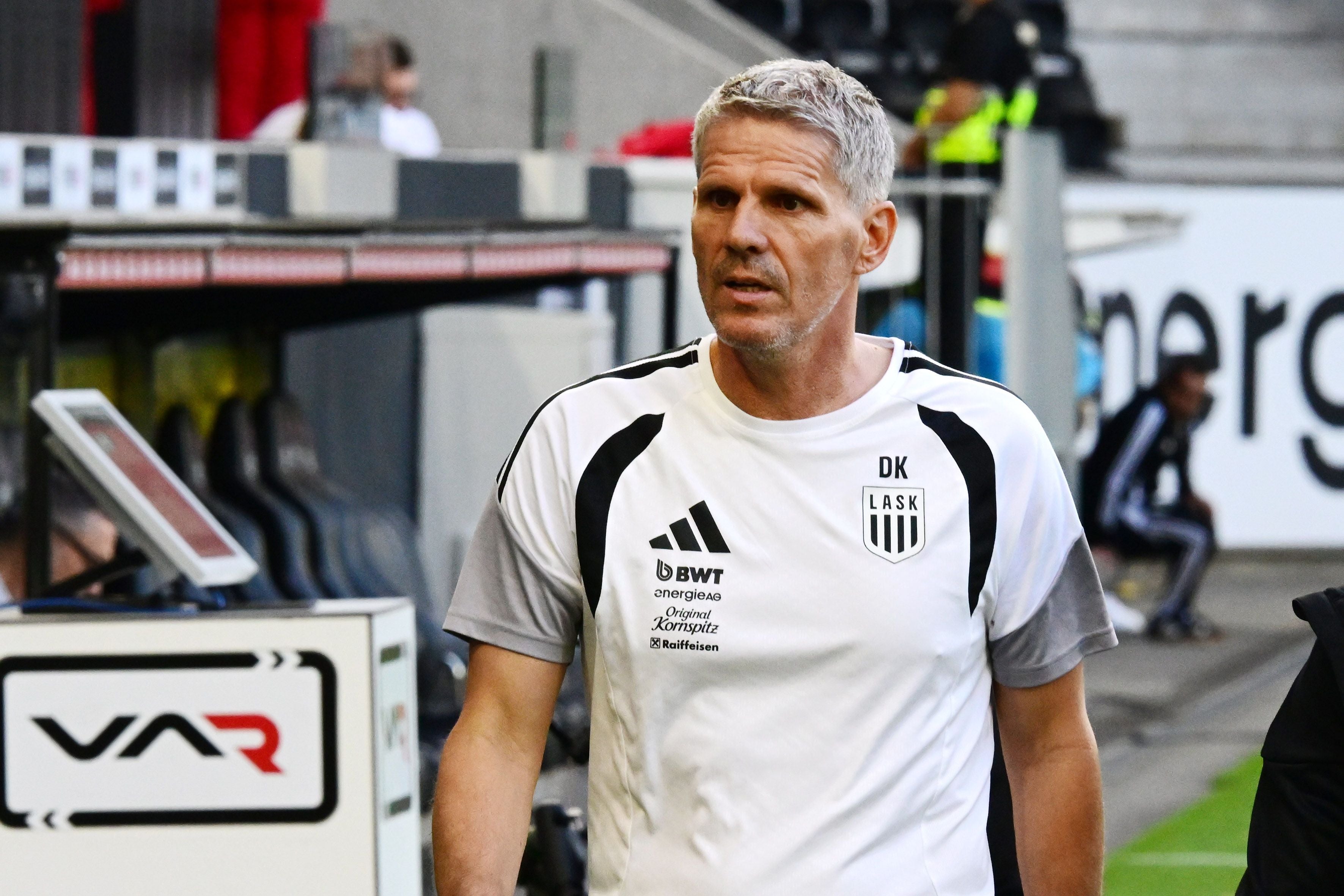 ABD0046_20260829 - LINZ - ÖSTERREICH: Trainer Dietmar Kühbauer (LASK) am Samstag, 29. August 2026, während der Admiral Bundesliga-Begegnung, Grunddurchgang, 5. Runde, zwischen LASK Linz und SCR Altach in Linz. - FOTO: APA/EXPA/ REINHARD EISENBAUER