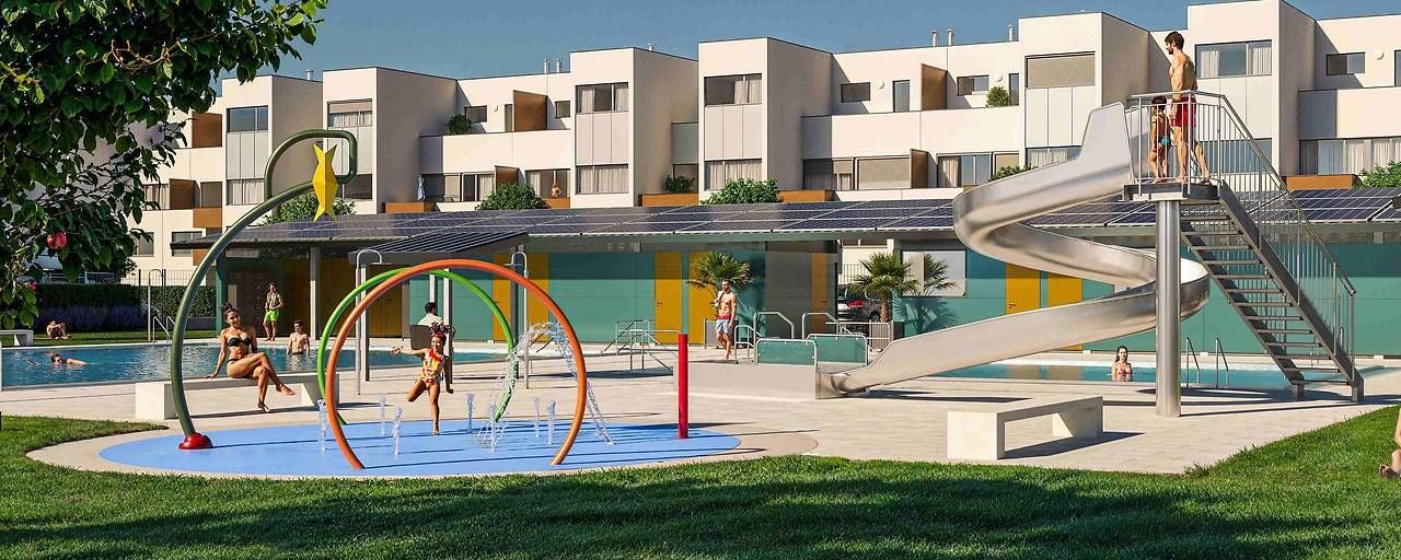 Moderne Freibadanlage mit Wasserrutsche, Spritzspielplatz und Pool, umgeben von Wohnhäusern.
