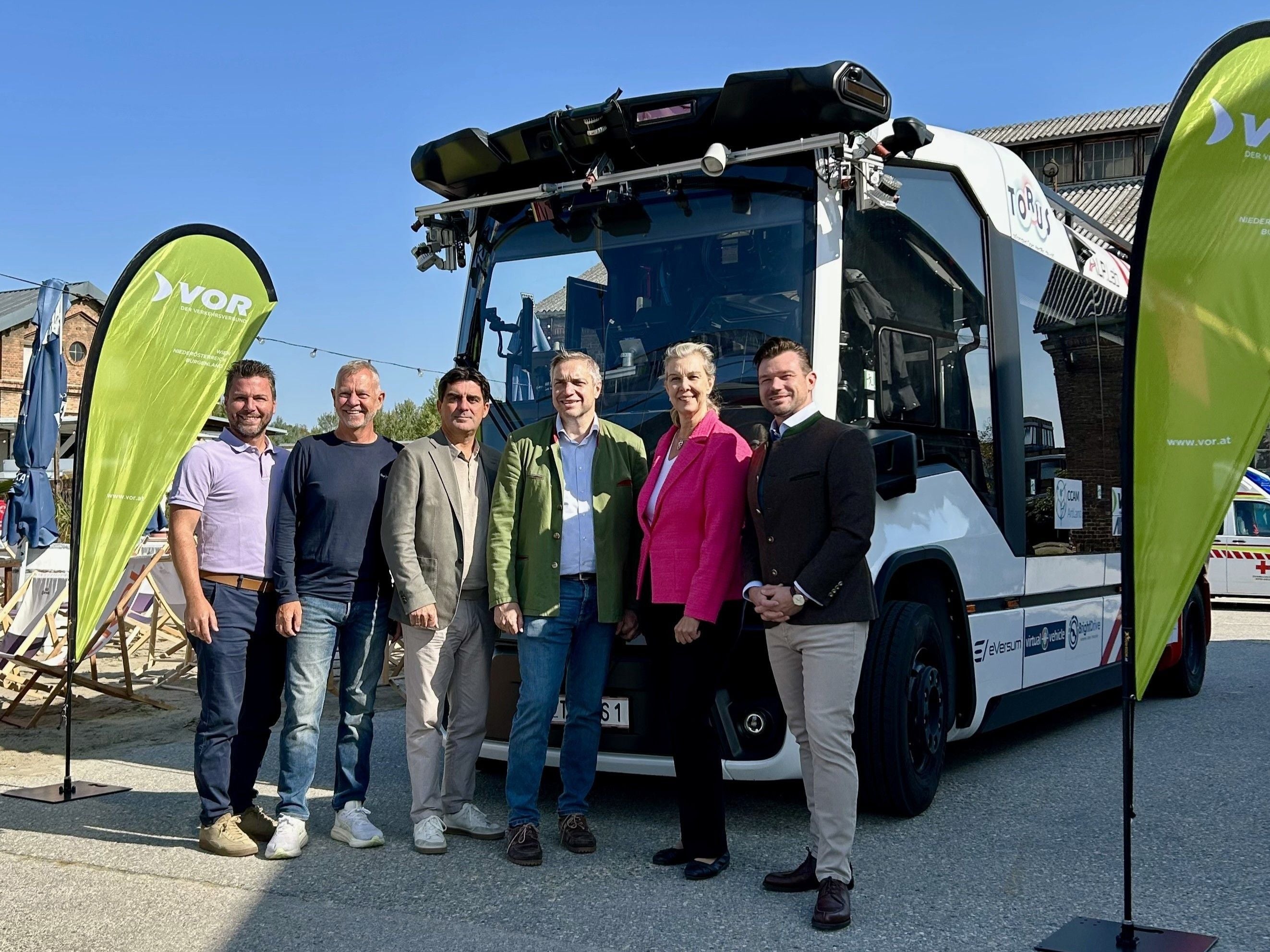 v.l.n.r. Korneuburgs Vzbgm. Stefan Hanke, Verkehrs-Str. Ewald Ebner, LAbg. Bgm. Christian Gepp, LAbg. Hubert Keyl, VOR-GF Karin Zipperer und Alexander Schierhuber
