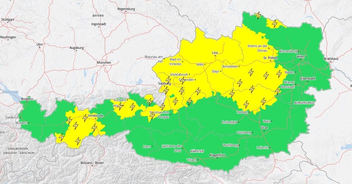 Gewitter-Warnkarte für Österreich, gelbe Warnstufen in der Mitte, grün im Süden und Westen.