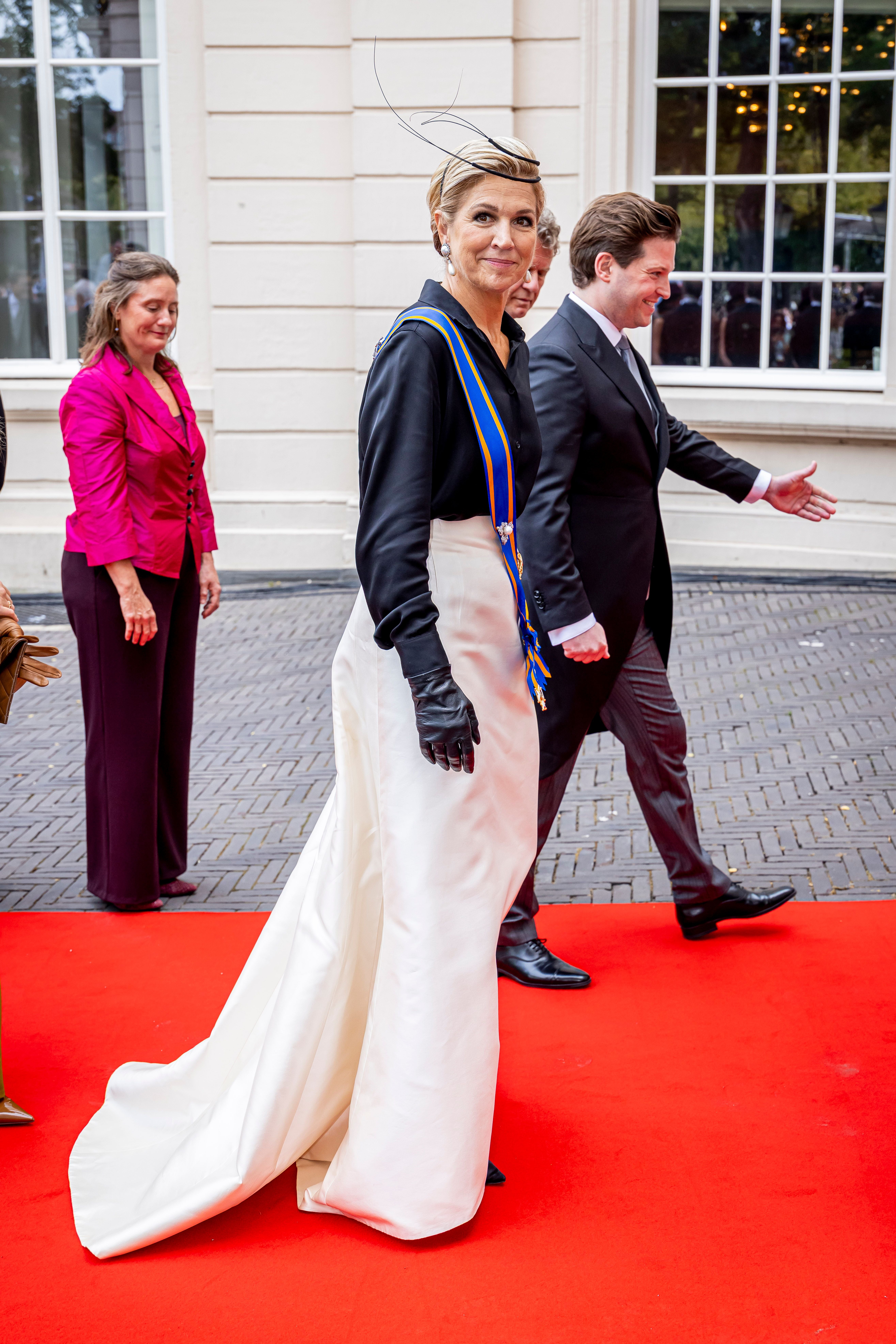 Königin Máxima der Niederlande in elegantem Outfit auf dem roten Teppich bei Prinsjesdag 2026.