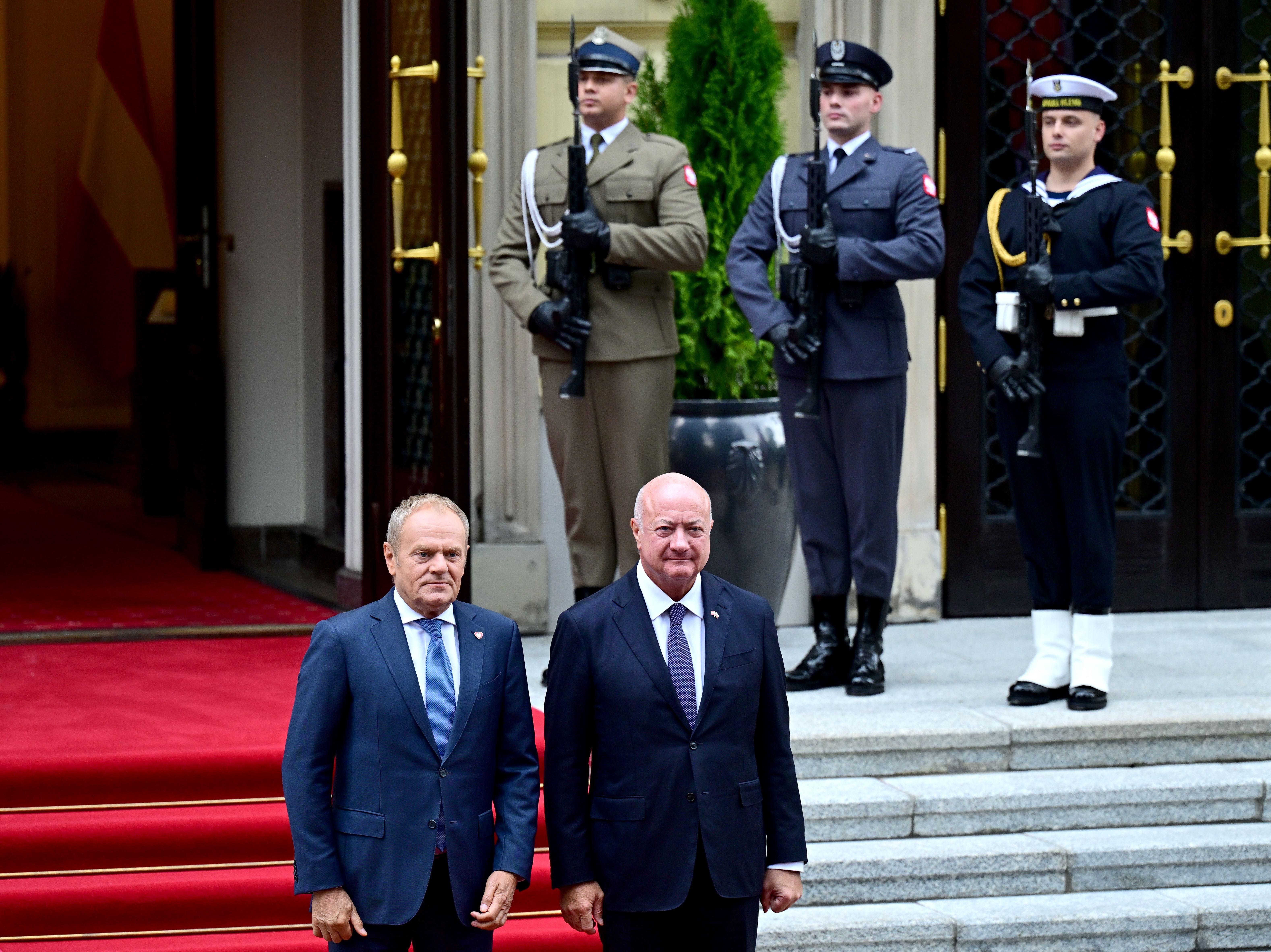 Bundeskanzler Christian Stocker (ÖVP) und der polnische Ministerpräsident Donald Tusk im Rahmen eines Treffens am Donnerstag, 17. September 2026, in Warschau.