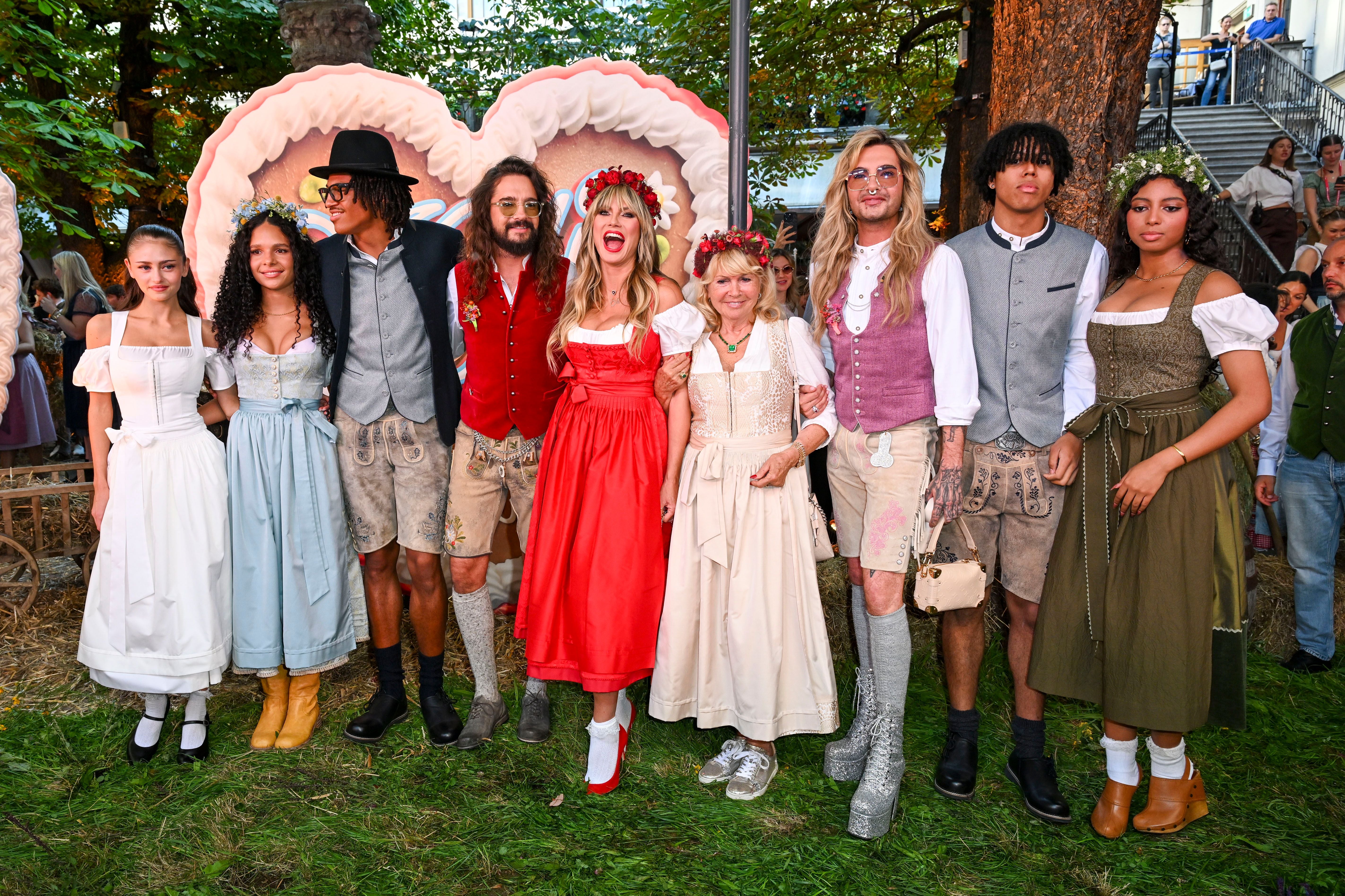 Leni Klum, Kayla Betulius, Henry Samuel, Tom Kaulitz, Heidi Klum, Erna Klum, Bill Kaulitz, Johan Samuel und Lou Klum