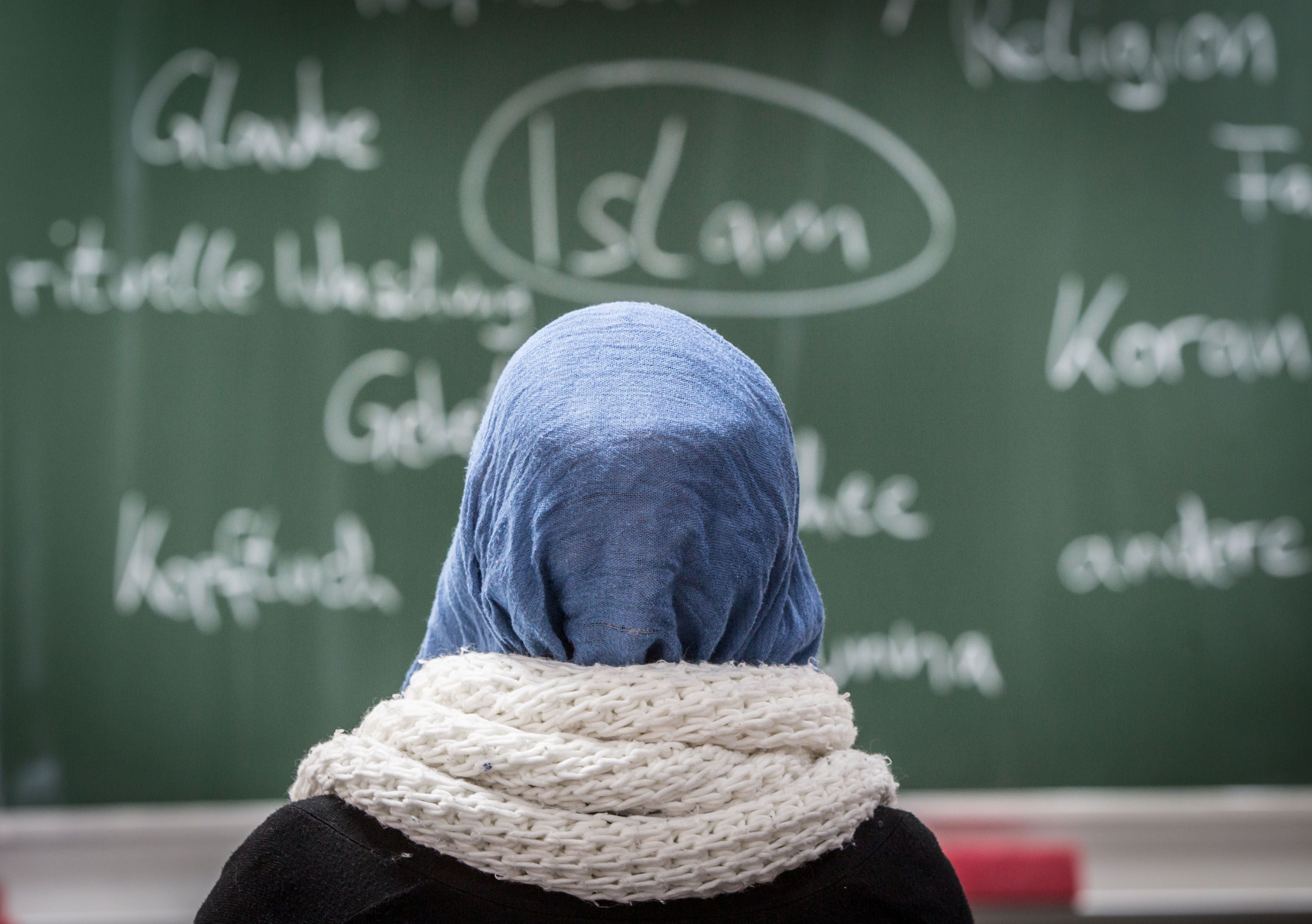 Das Kopftuch im Kulturkampf um die politische Lufthoheit.