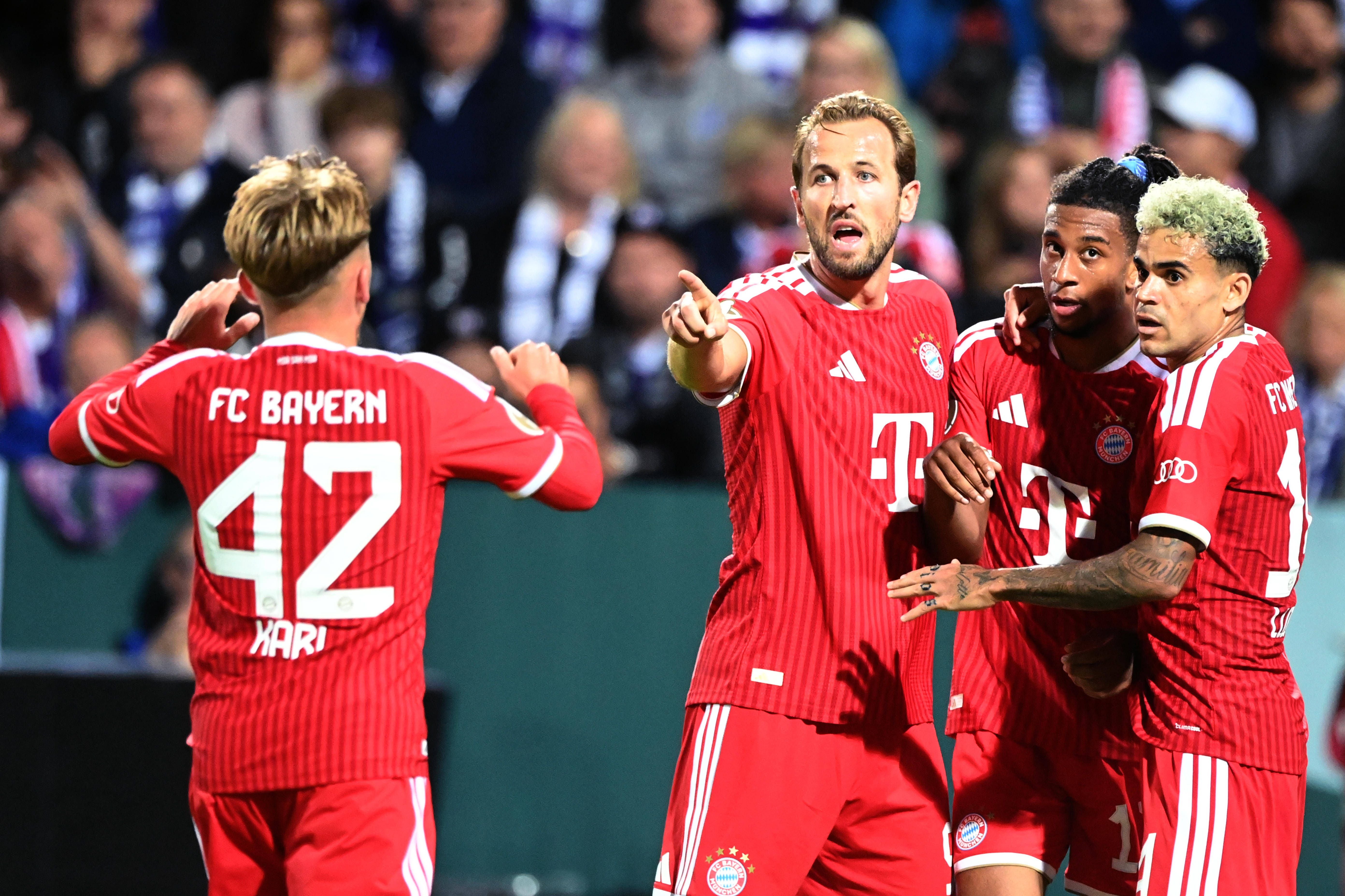 Michael OLISE M jubelt nach seinem Tor zum 1:3 mit LUIS DIAZ M, Lennart KARL M und Harry KANE M Jubel, jubeln, Freude, cheers, Fussball DFB Pokal, 1. Hauptrunde, VfL Osnabrueck - FC Bayern Muenchen 1-4 am 02.09.2026 im Stadion an der Bremer Bruecke Osnabrueck / Deutschland. DFL / DFB regulations prohibit any use of photographs as image sequences and/ or quasi-video Â *** Michael OLISE M celebrates after scoring his goal to make it 13 with LUIS DIAZ M, Lennart KARL M, and Harry KANE M. Celebration, cheering, joy, cheers, soccer, DFB Cup, 1st round, VfL Osnabrück vs. FC Bayern Munich 14 on September 2, 2026, at the Stadion an der Bremer Brücke in Osnabrück, Germany. DFL and DFB regulations prohibit any use of photographs as image sequences and/or quasi-video.