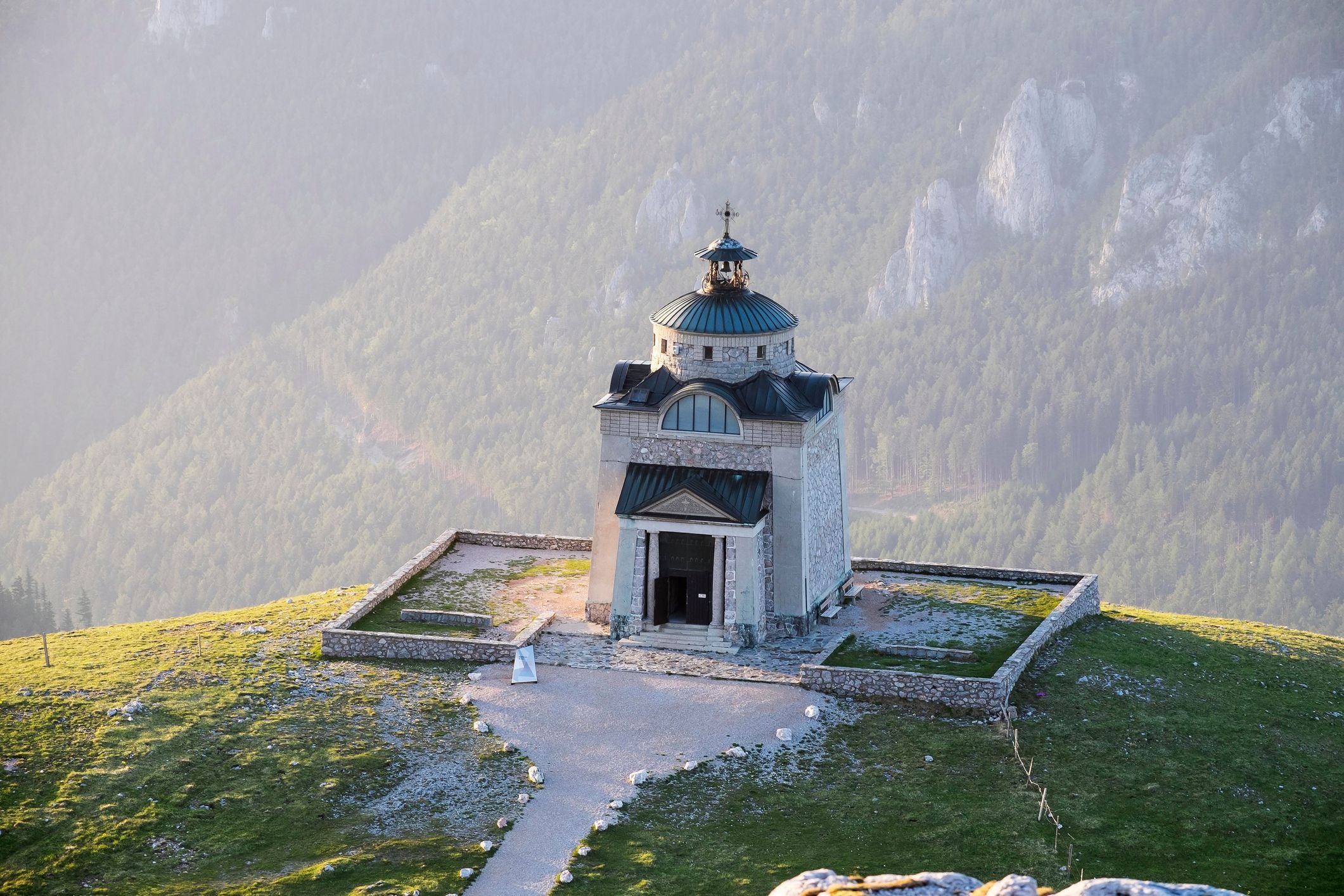 Die Kaiserin-Elisabeth-Gedächtniskirche am Schneeberg.
