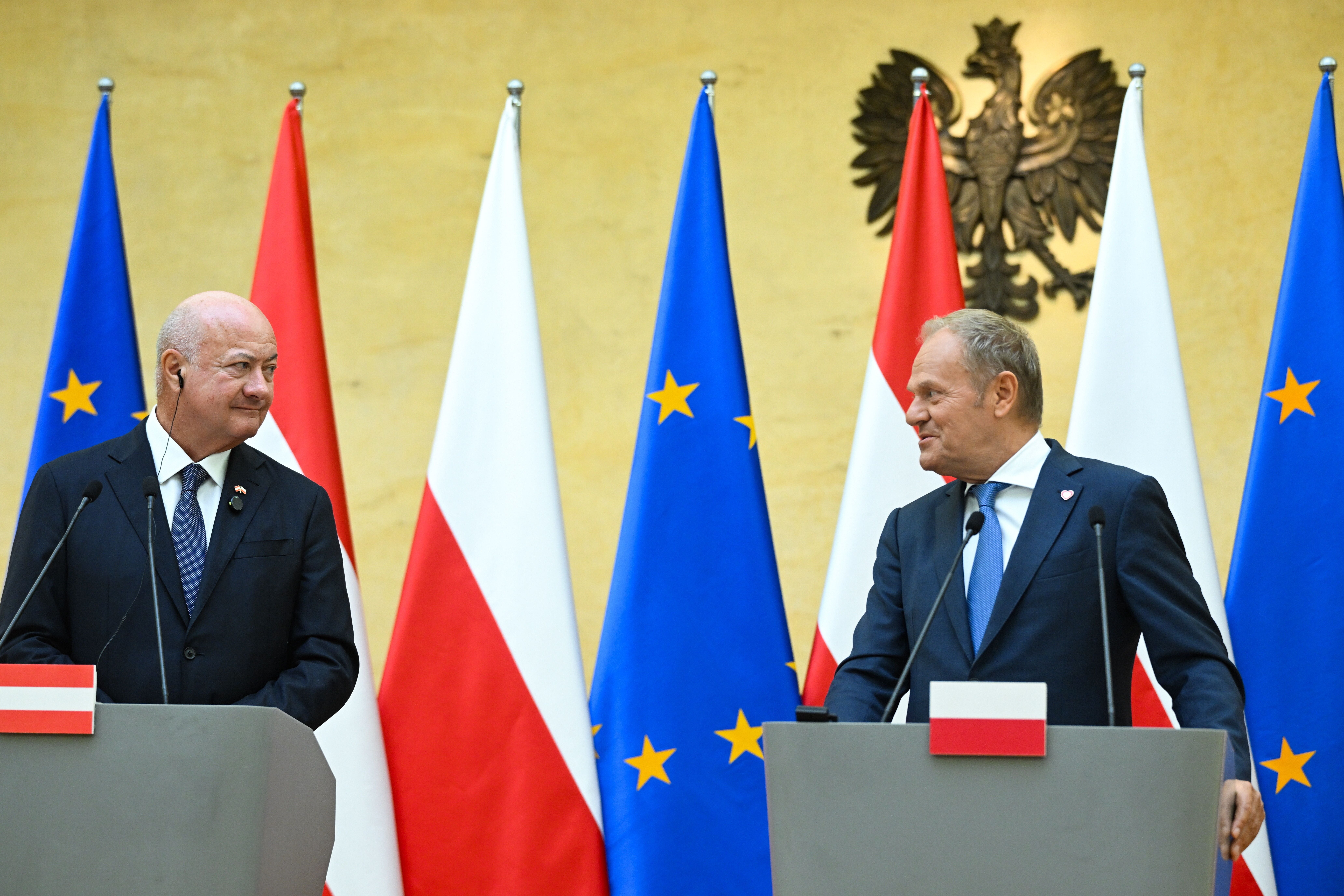 Polnischer Premier Minister Donald Tusk (r.) and Kanzler Christian Stocker..