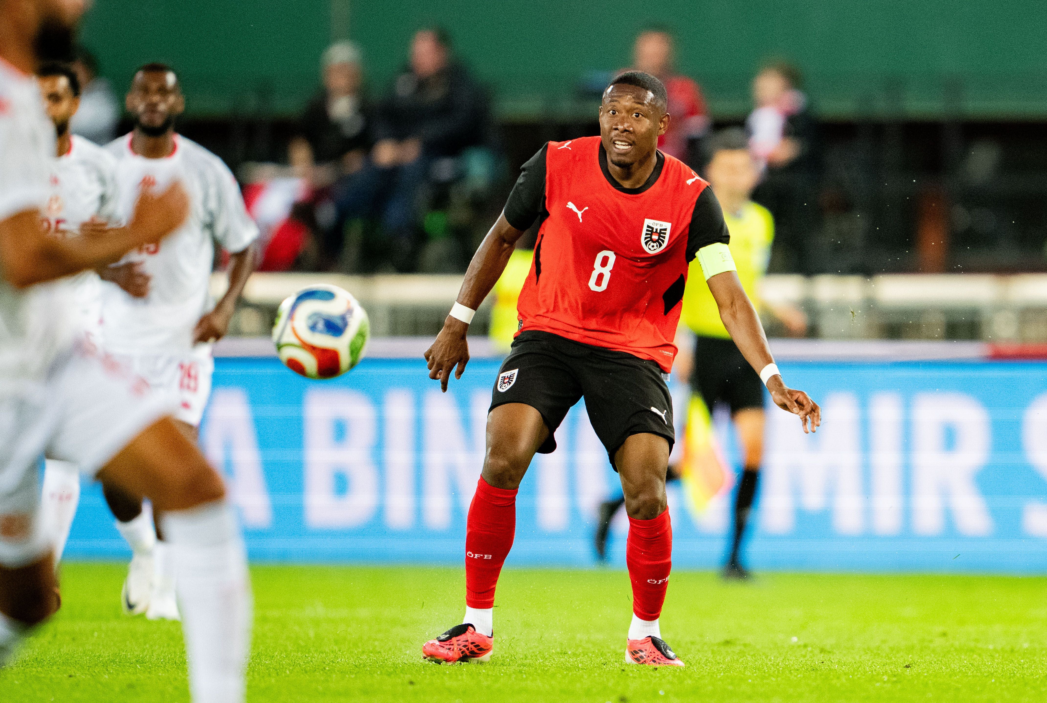David Alaba spielt im Testspiel Österreich gegen Tunesien, trägt Trikot Nummer 8.