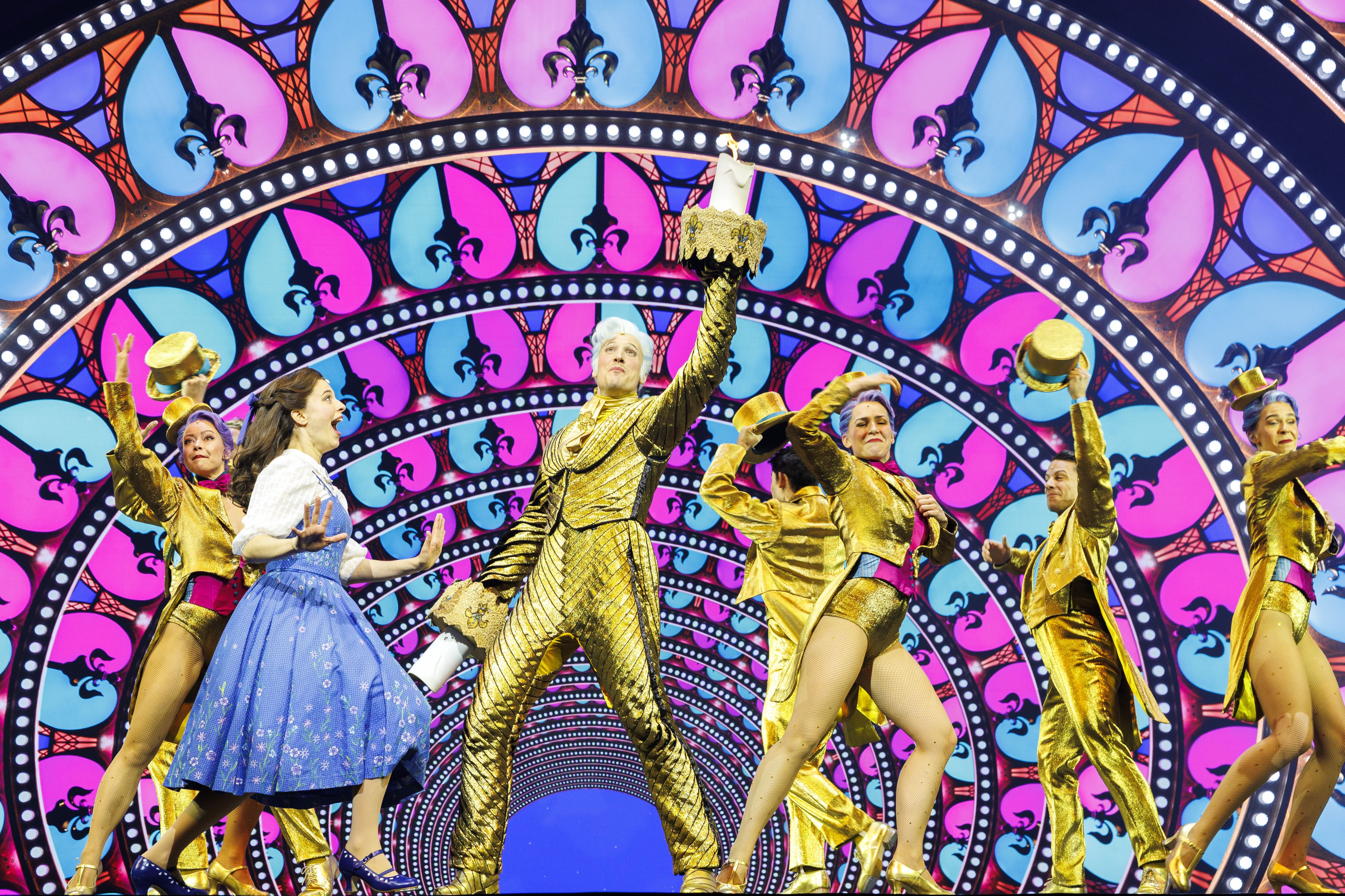 Marlene Jubelius (Belle) und Simon Stockinger (Lumiere)