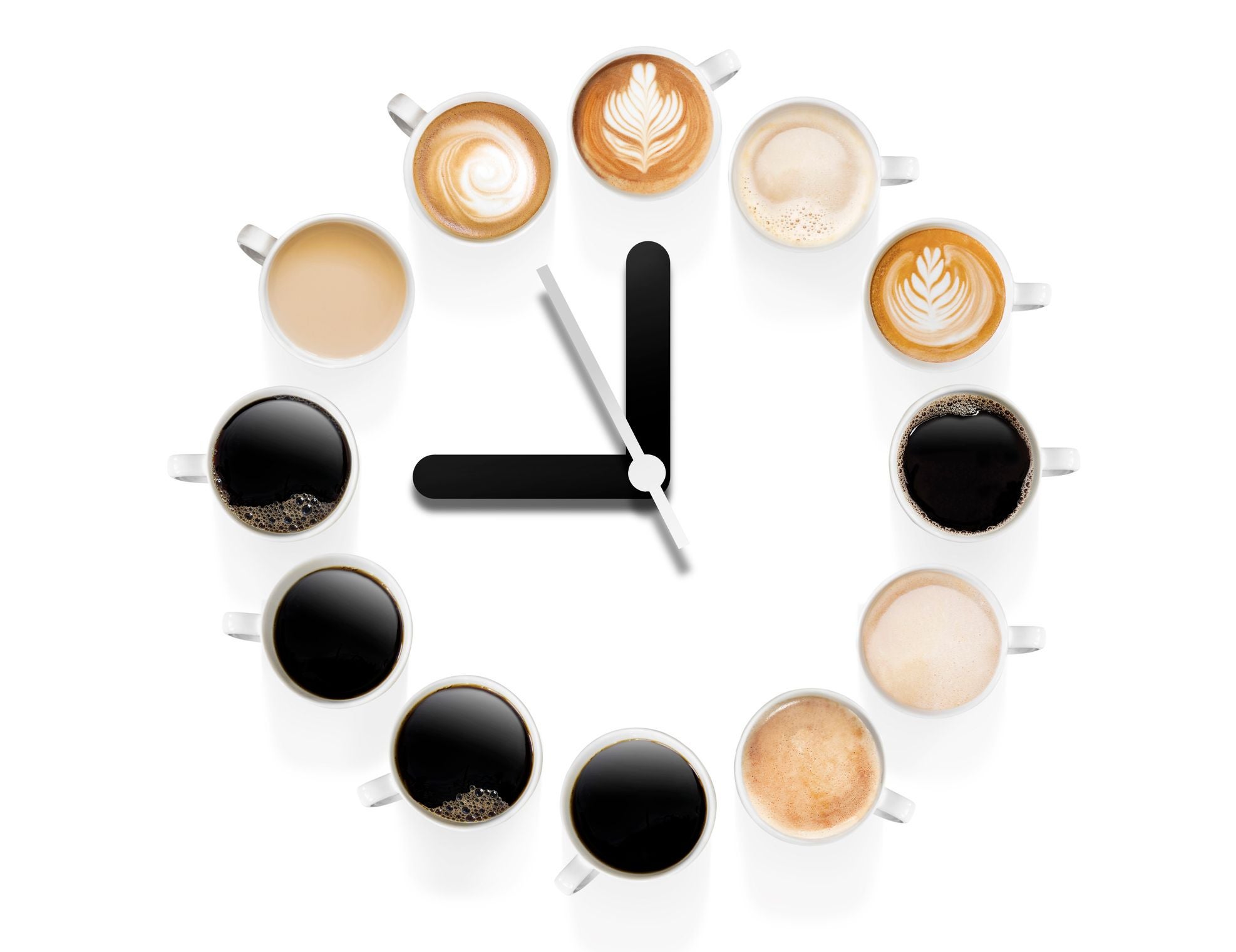 Zwölf Kaffeetassen sind wie die Zahlen einer Uhr angeordnet, mit Zeigern aus Balken.