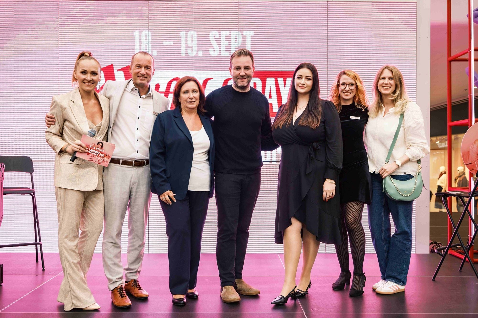 Rozalija Gregurek, Zsolt Juhasz, Gabriele Scharrer, JOSH., Daniela Hardzina, Sabine Leuthner und Verena Haller